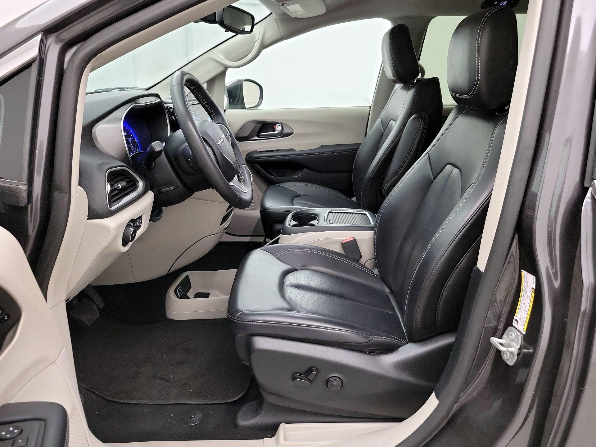 Thumbnail: 2023 Chrysler Pacifica - 11