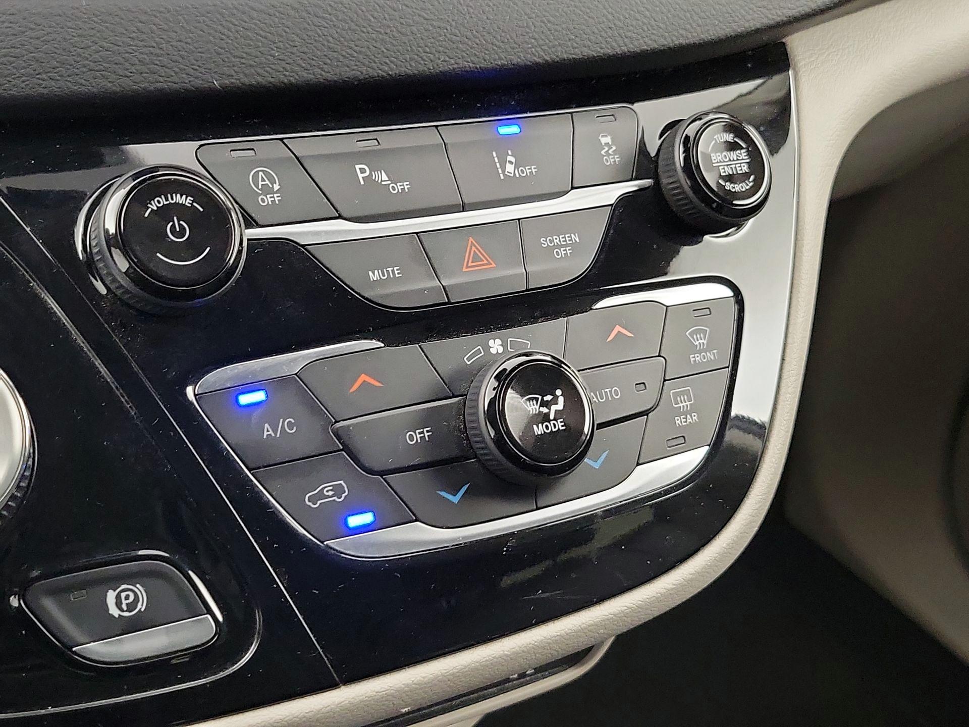 Thumbnail: 2023 Chrysler Pacifica - 16