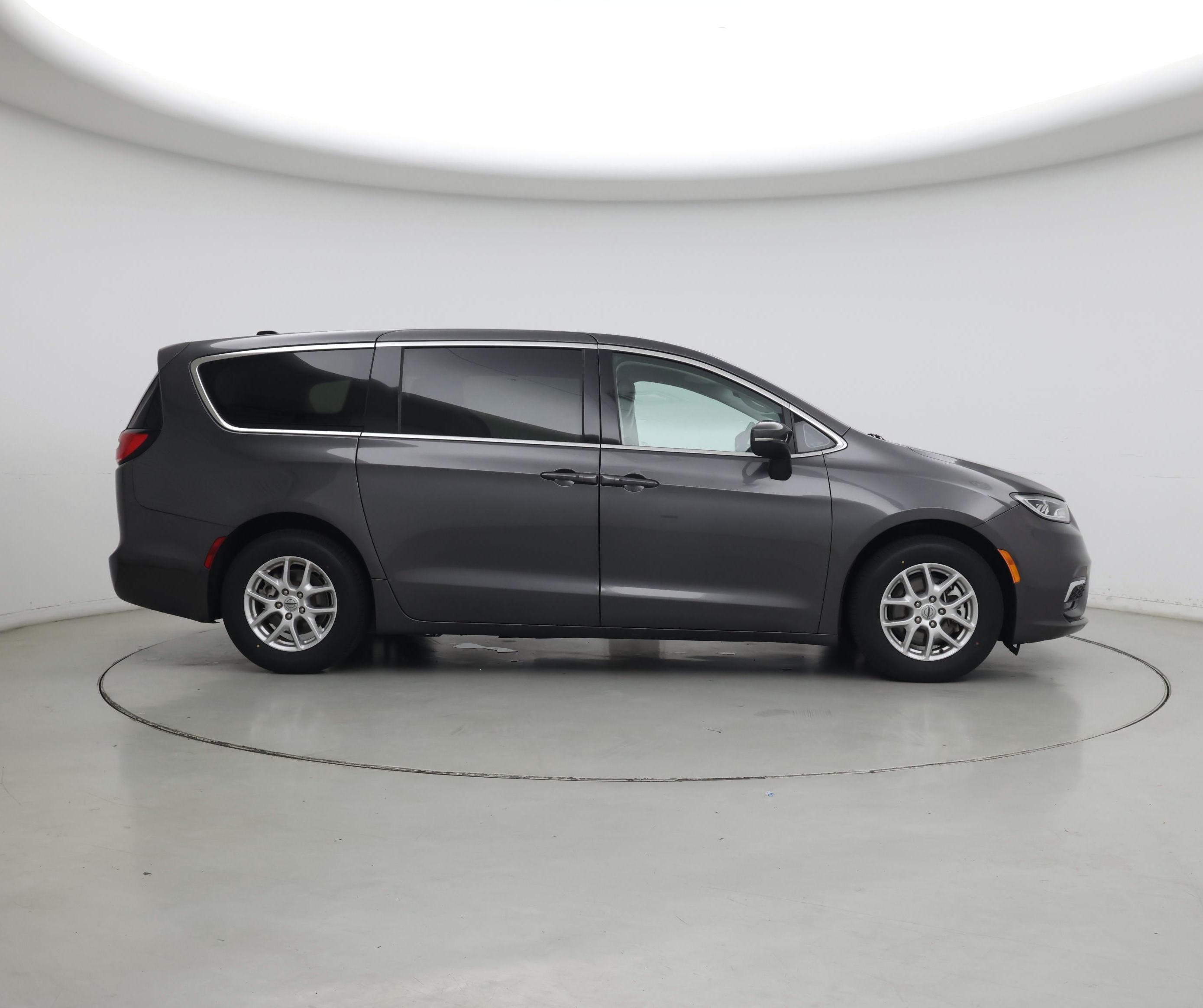 Thumbnail: 2023 Chrysler Pacifica - 7