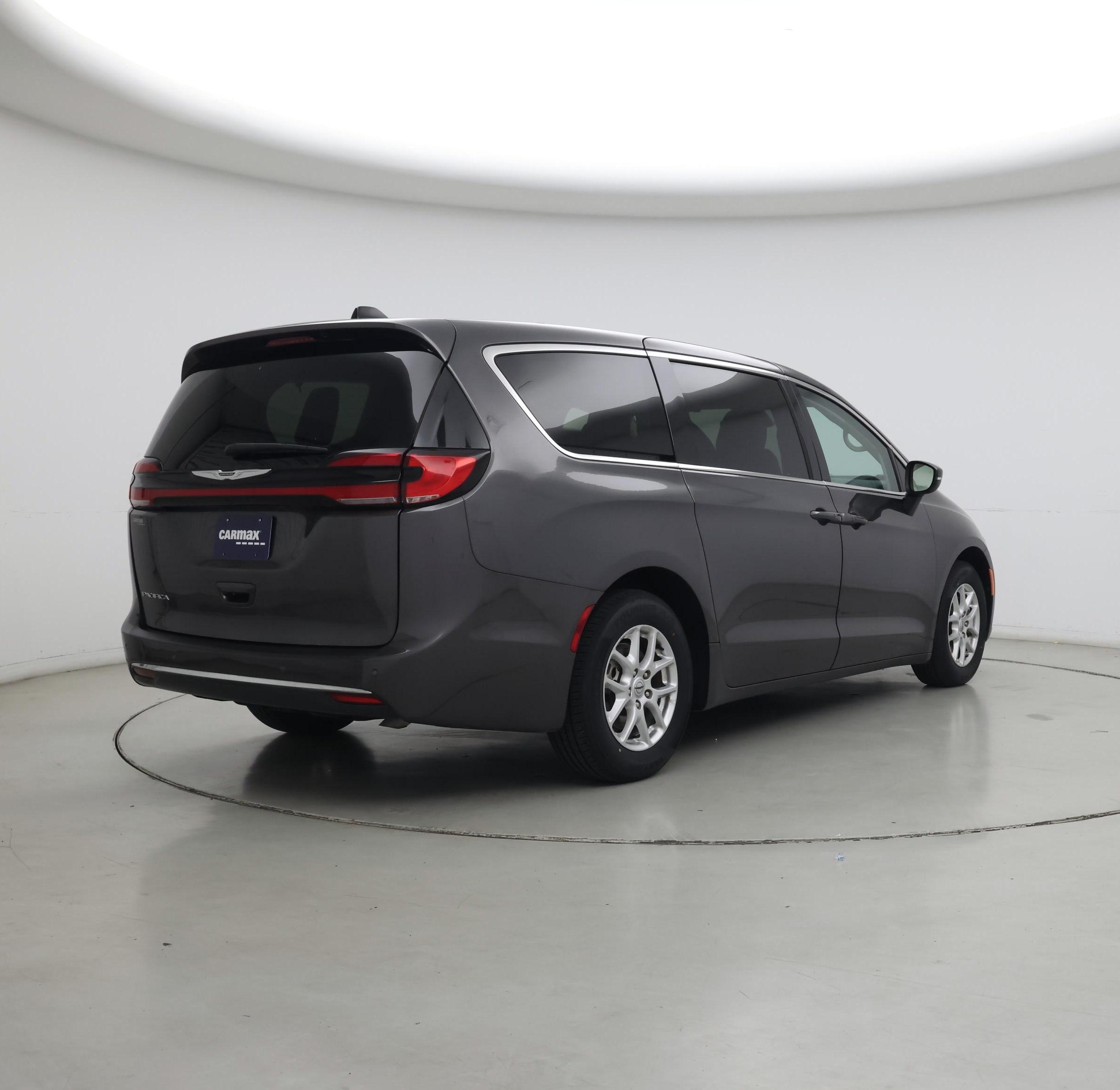 Thumbnail: 2023 Chrysler Pacifica - 8