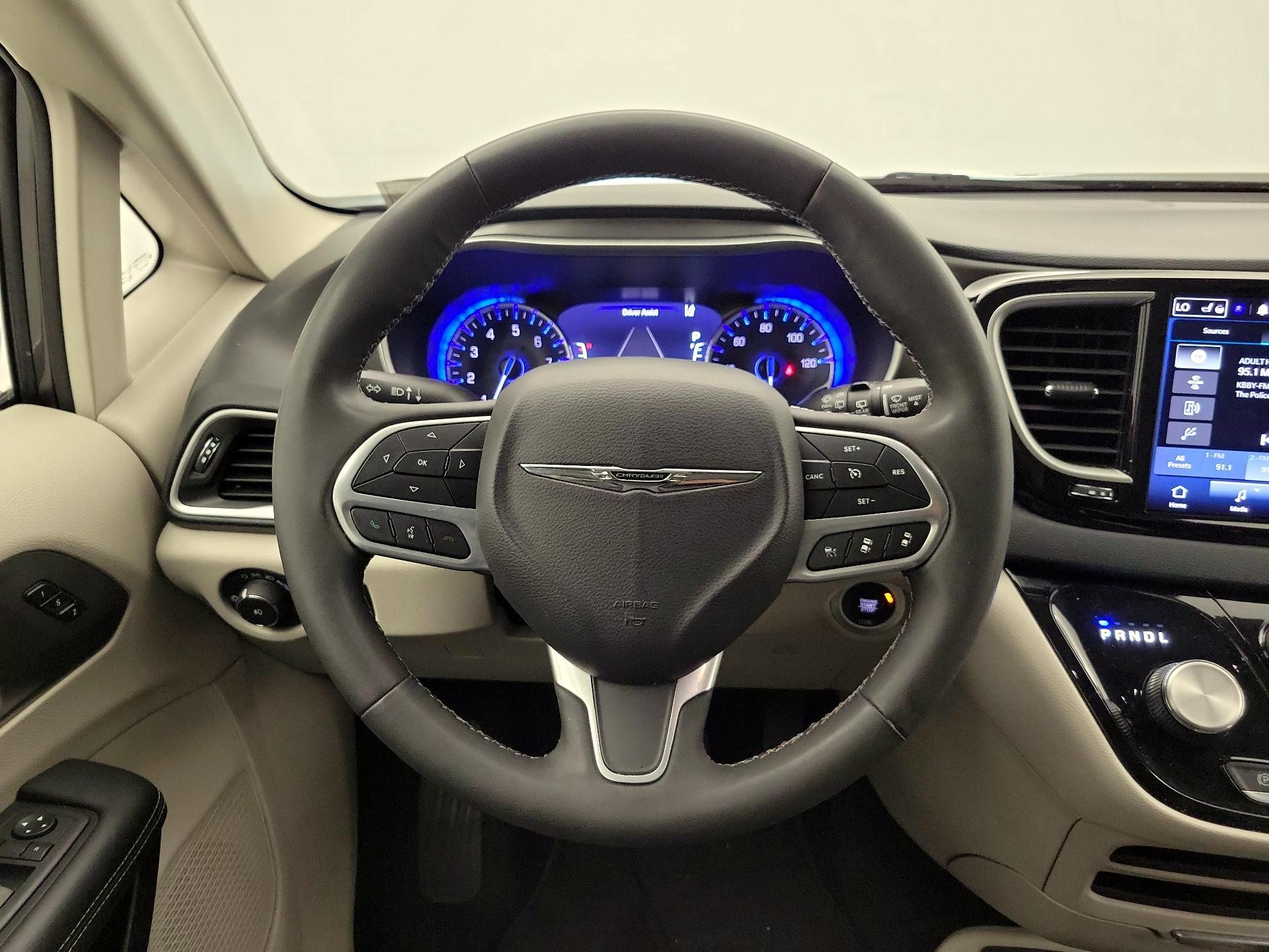 Thumbnail: 2023 Chrysler Pacifica - 10