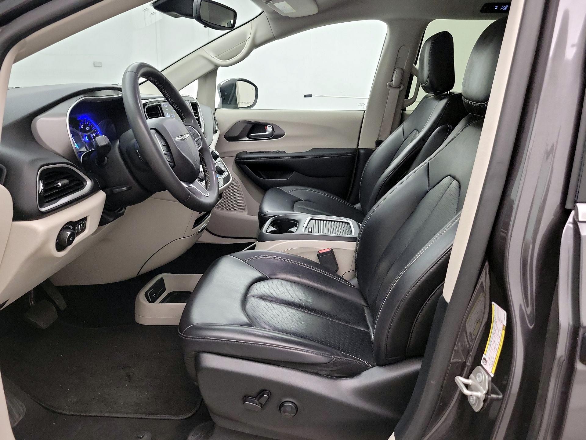 Thumbnail: 2023 Chrysler Pacifica - 11