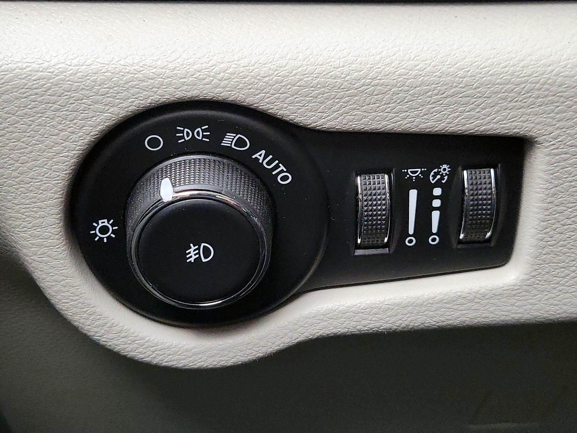 Thumbnail: 2023 Chrysler Pacifica - 13