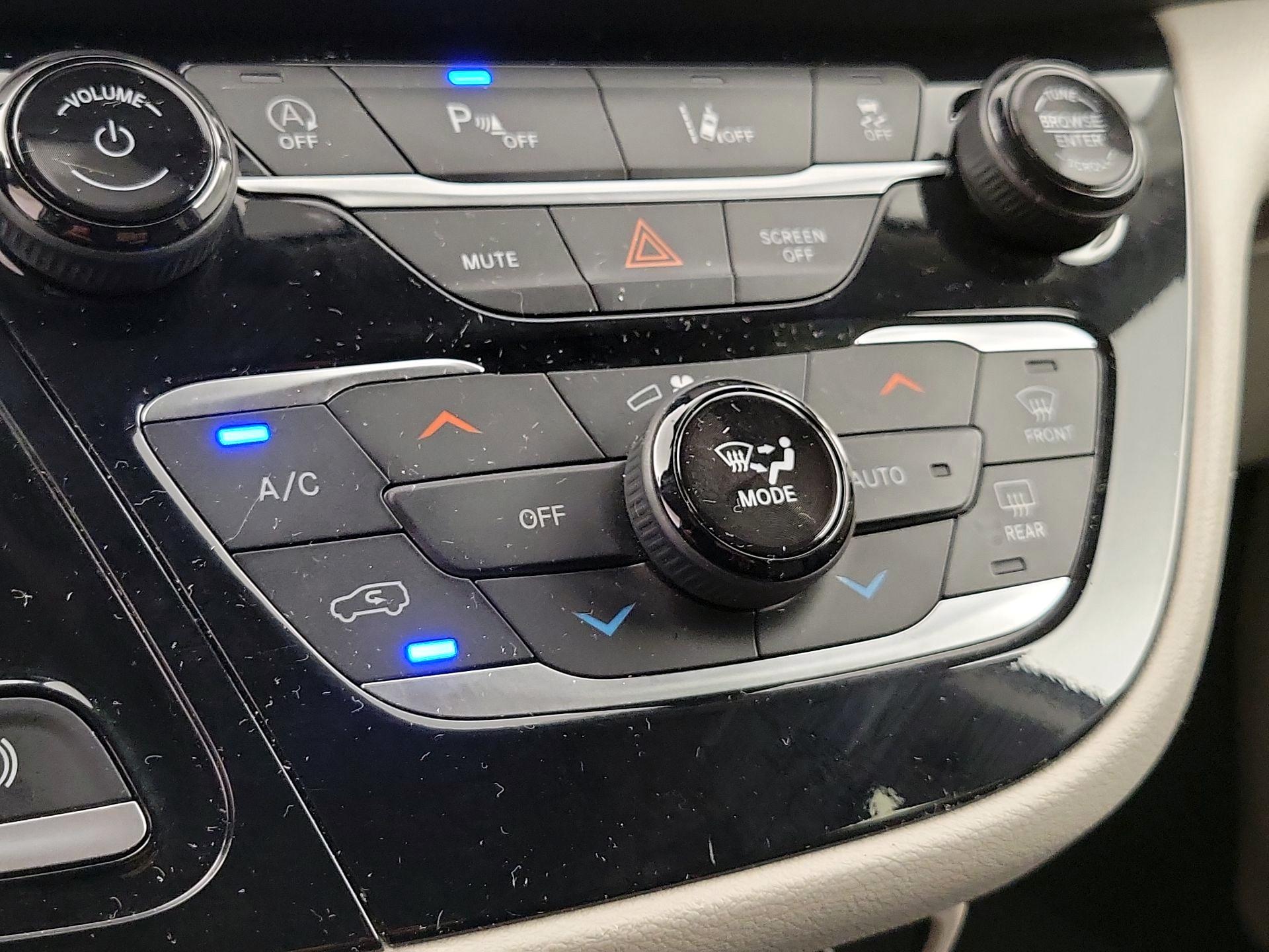 Thumbnail: 2023 Chrysler Pacifica - 16