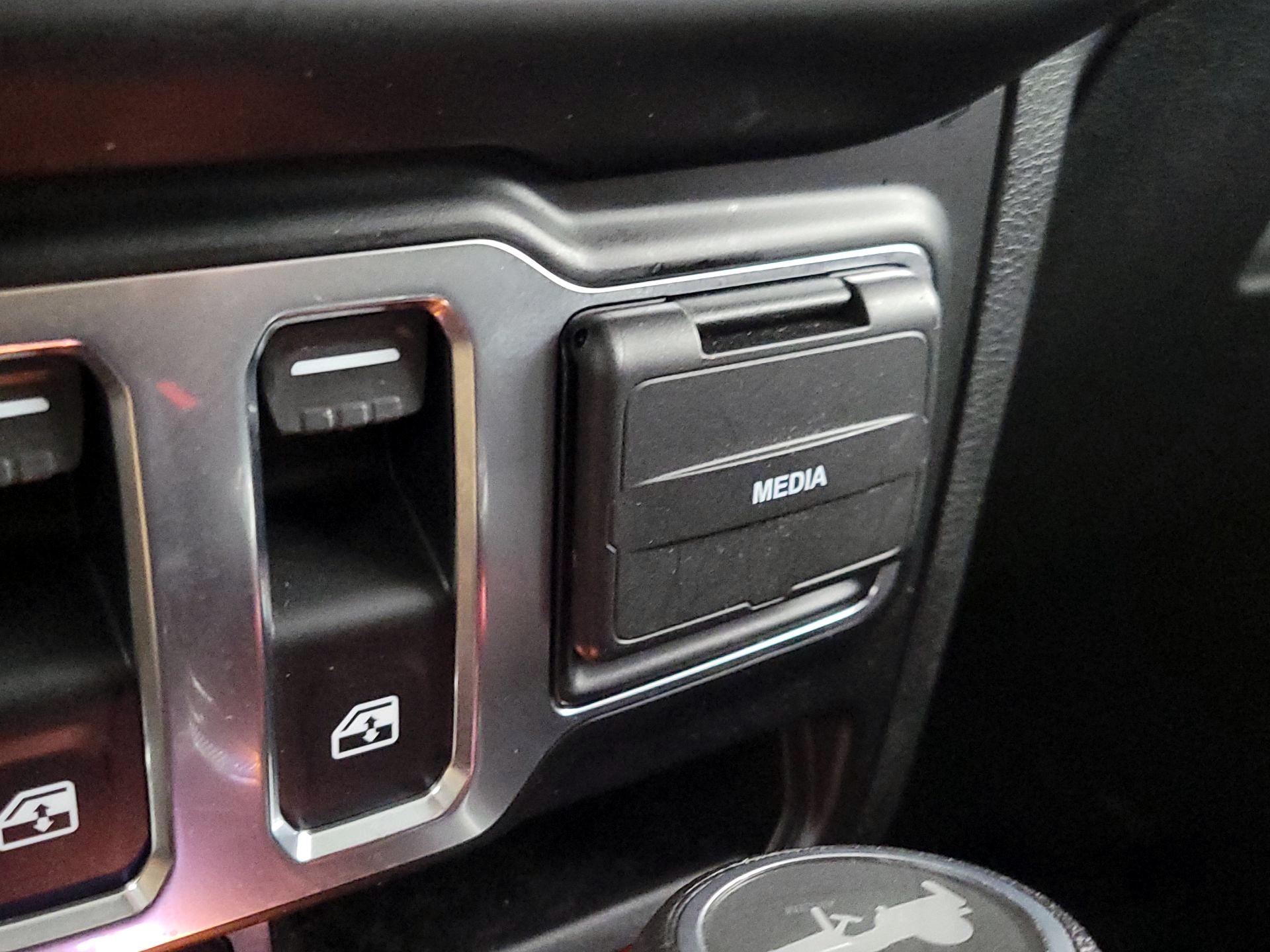 Thumbnail: 2021 Jeep Wrangler - 18