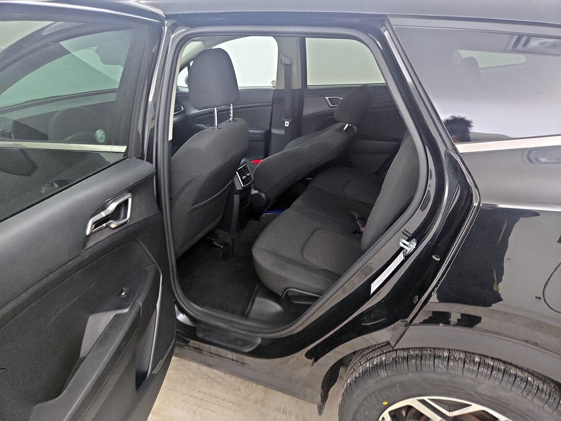 Thumbnail: 2023 Kia Sportage - 19