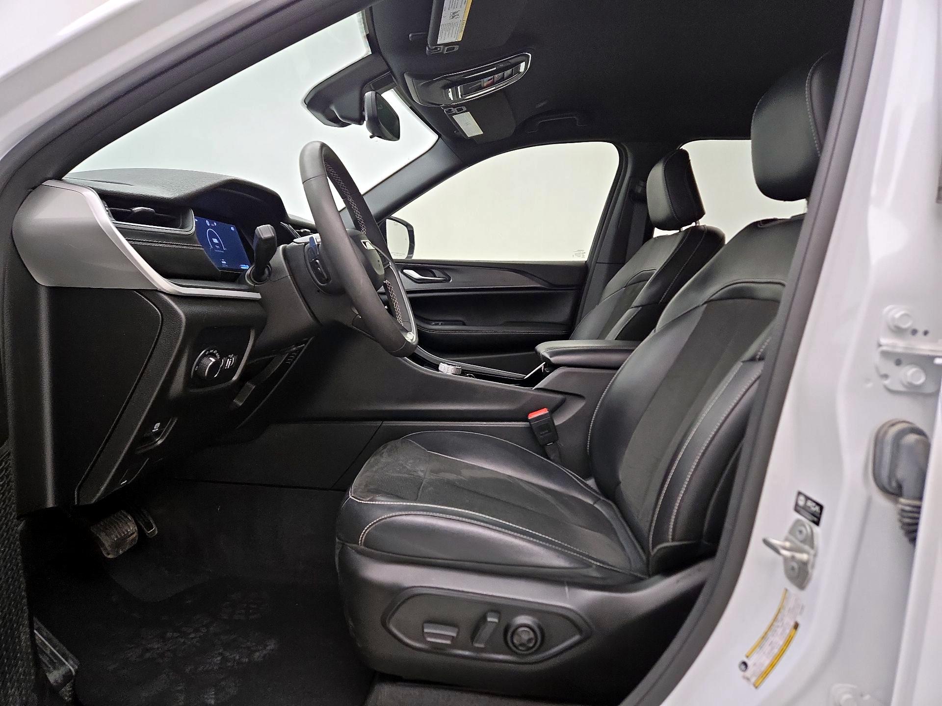 Thumbnail: 2023 Jeep Grand Cherokee - 11