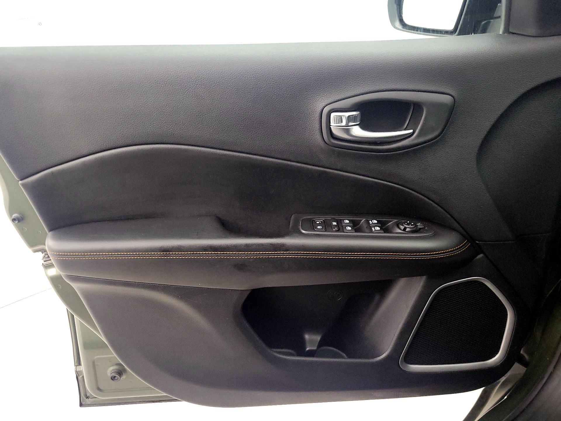 Thumbnail: 2020 Jeep Compass - 12