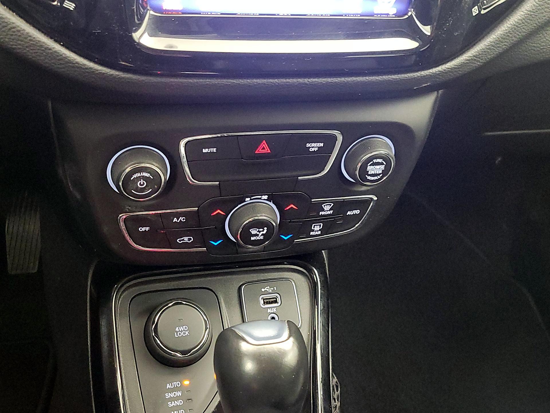 Thumbnail: 2020 Jeep Compass - 16