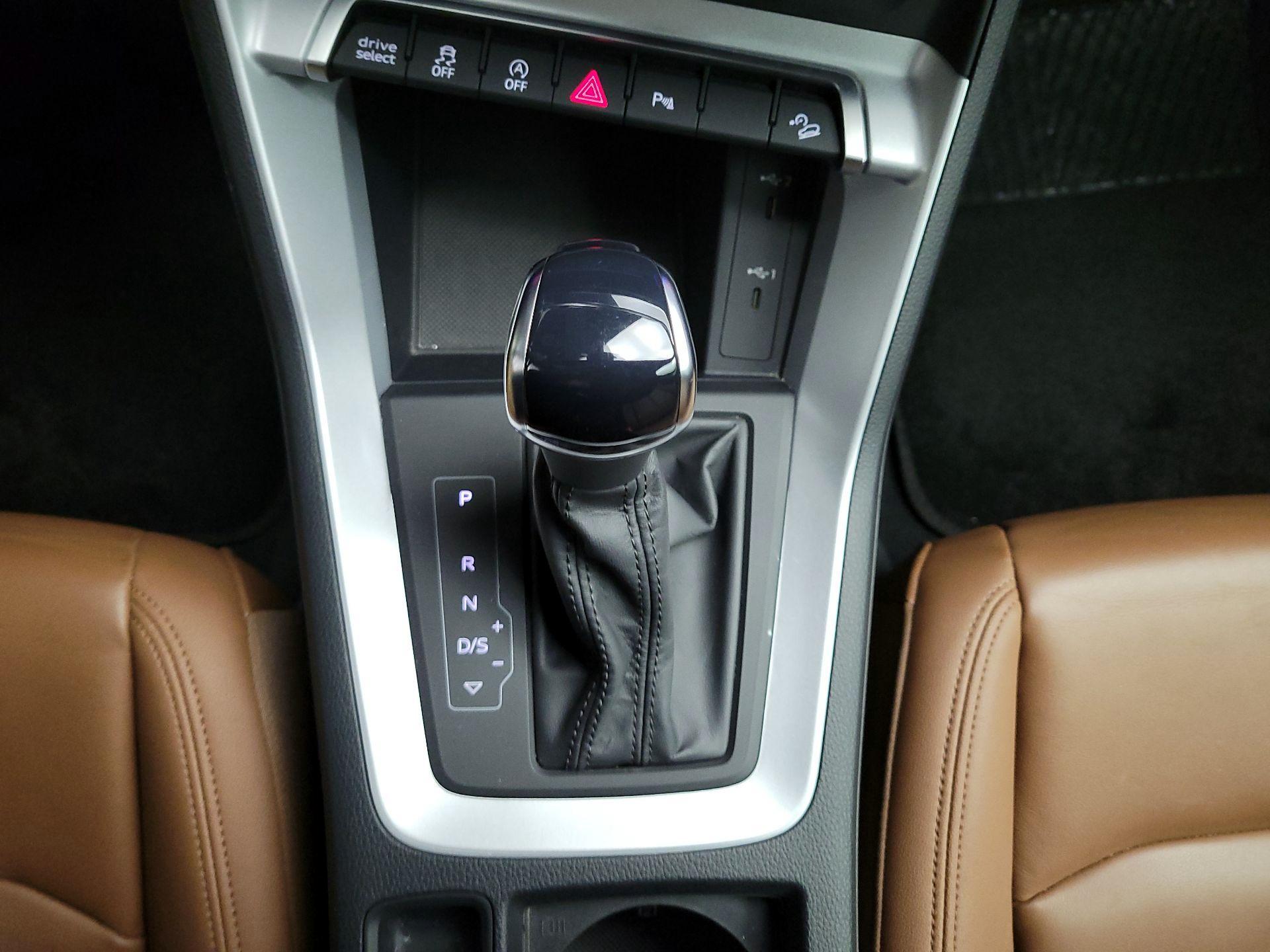 Thumbnail: 2025 Audi Q3 - 17