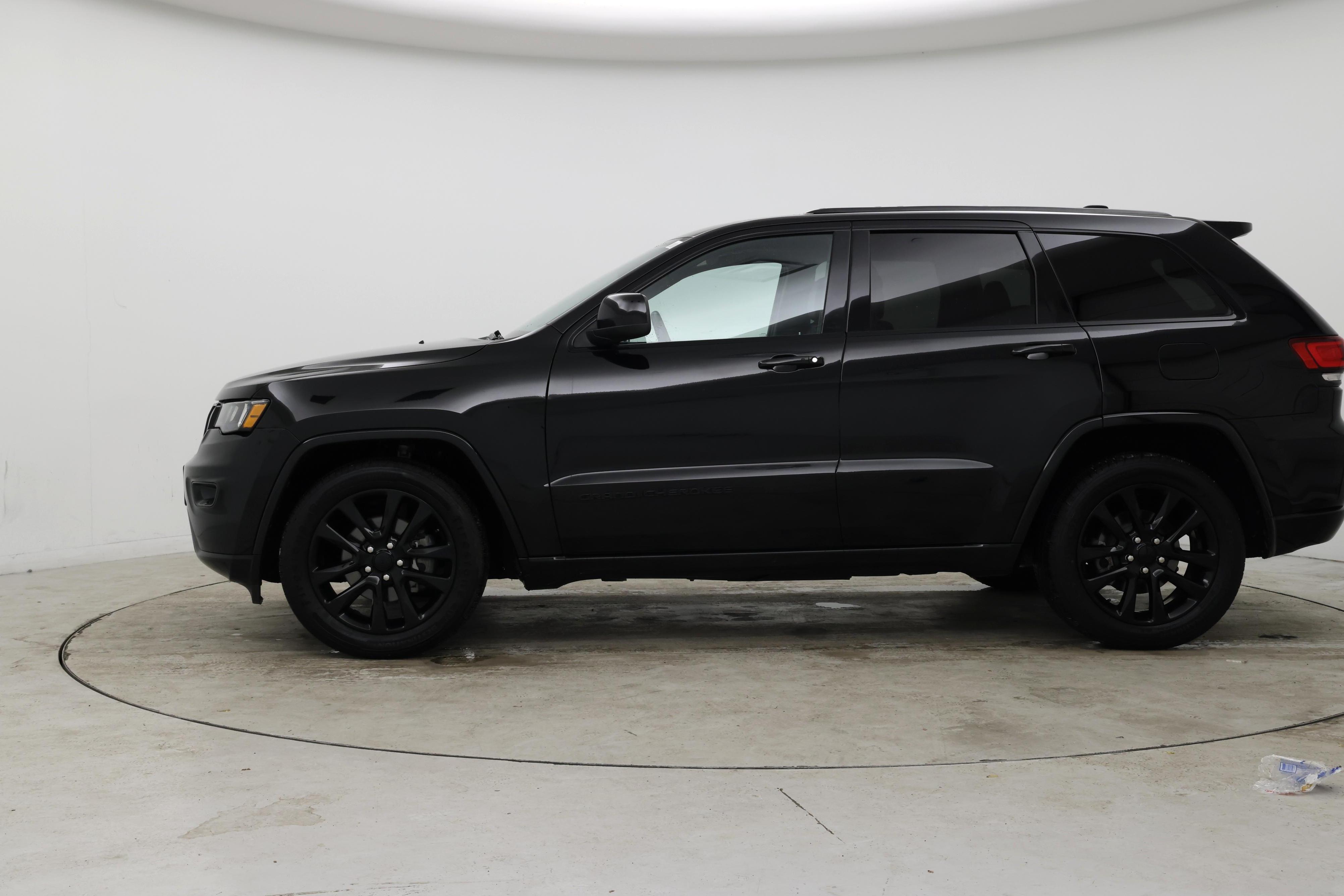 Thumbnail: 2018 Jeep Grand Cherokee - 3
