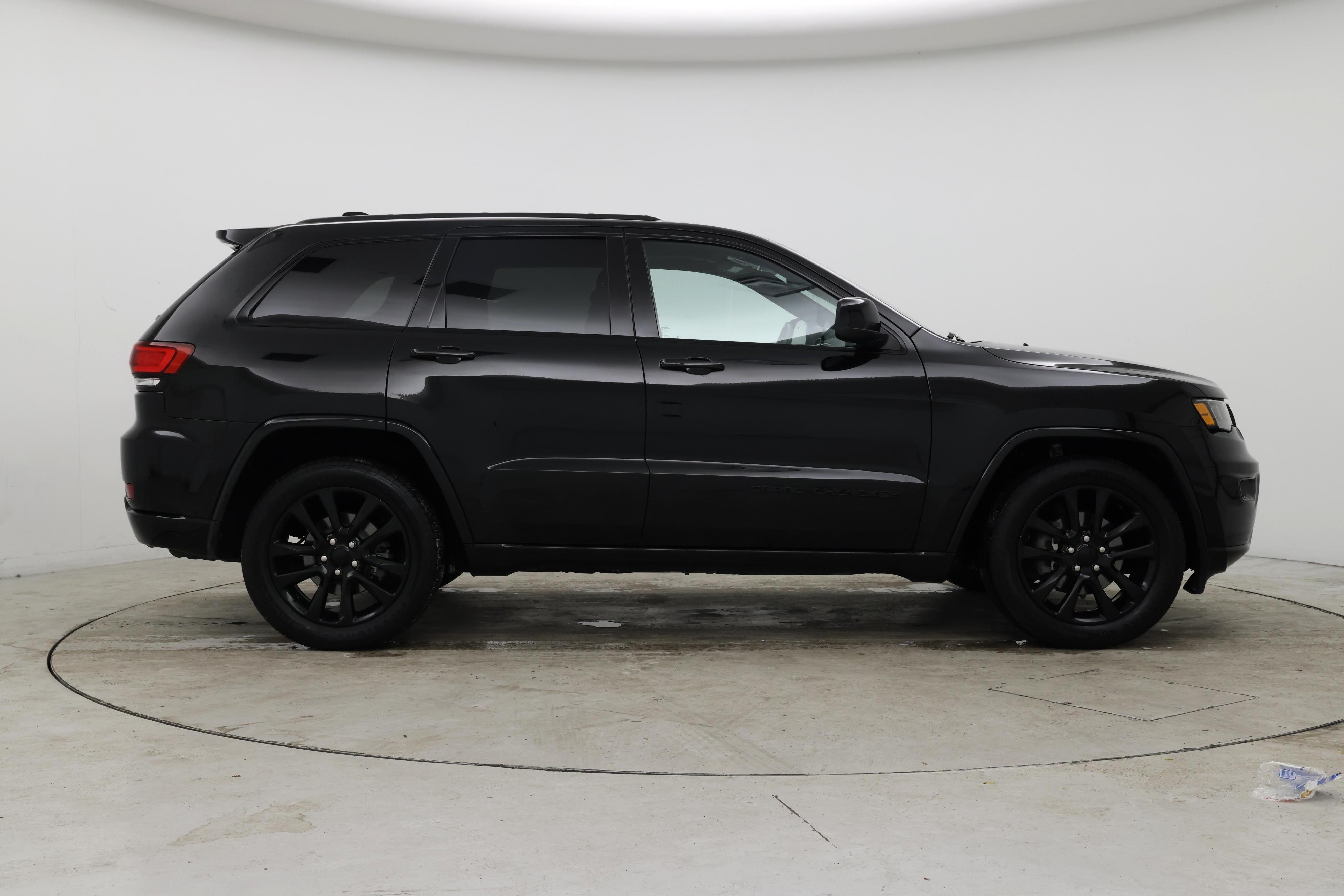 Thumbnail: 2018 Jeep Grand Cherokee - 7
