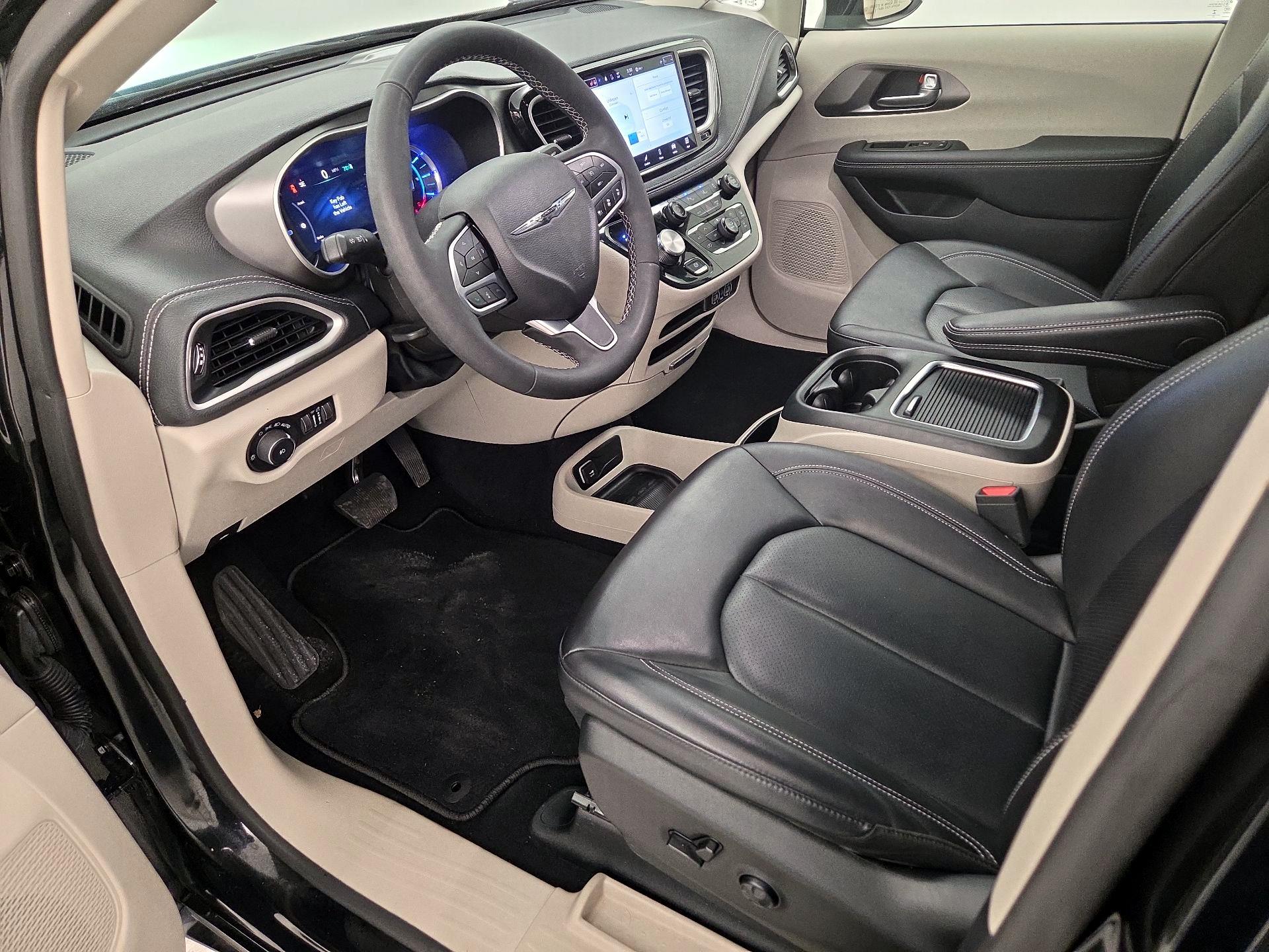 Thumbnail: 2023 Chrysler Pacifica - 11