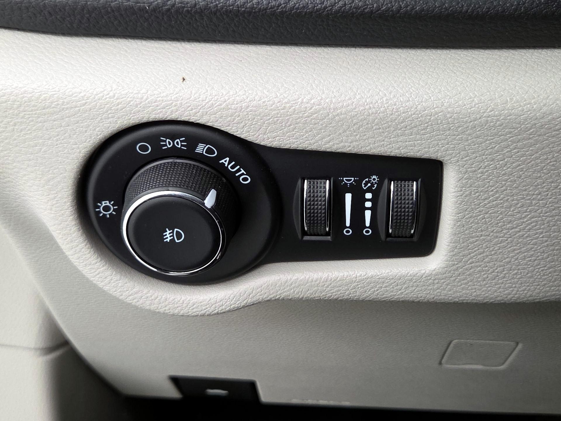 Thumbnail: 2023 Chrysler Pacifica - 13