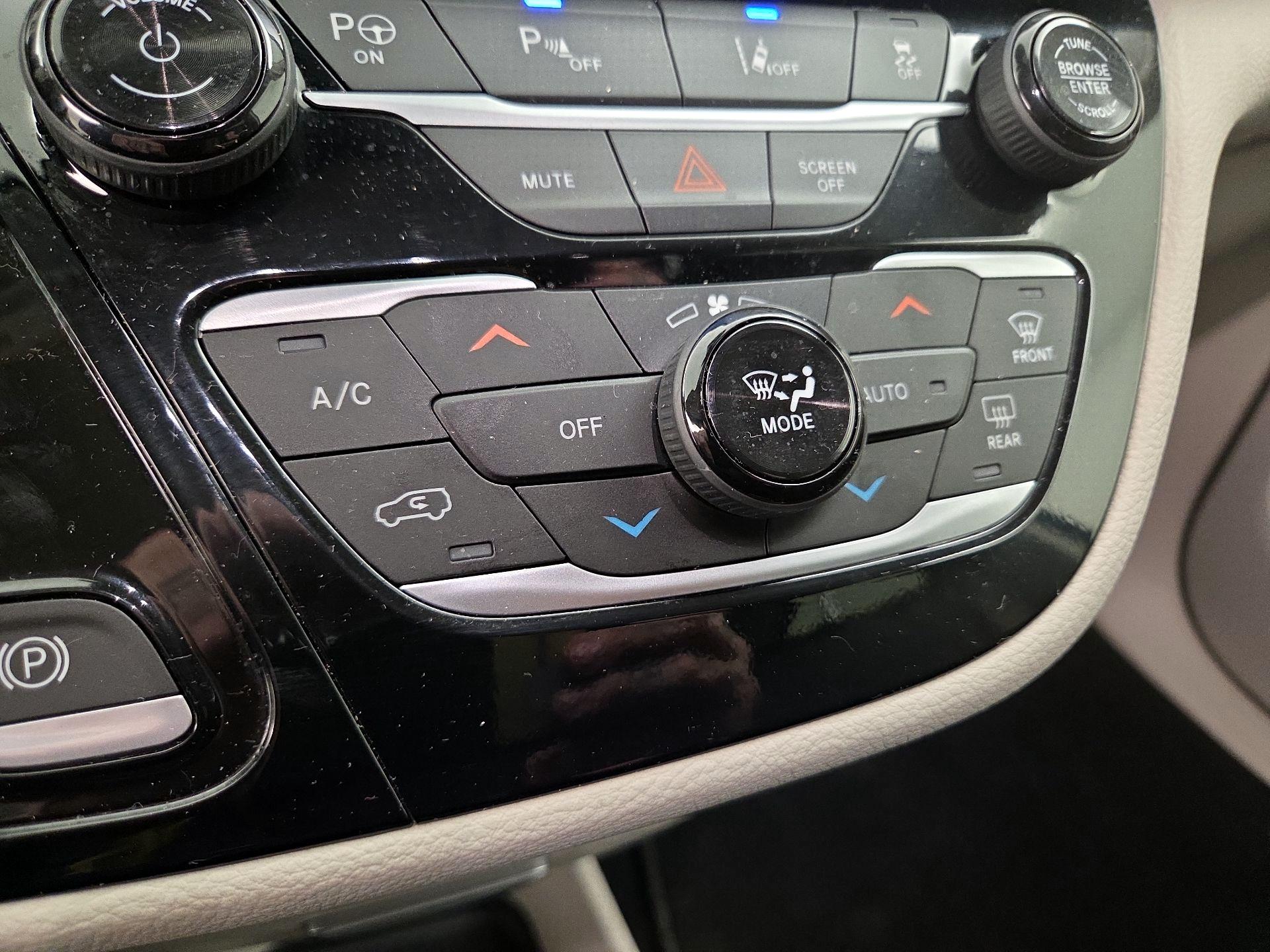 Thumbnail: 2023 Chrysler Pacifica - 16