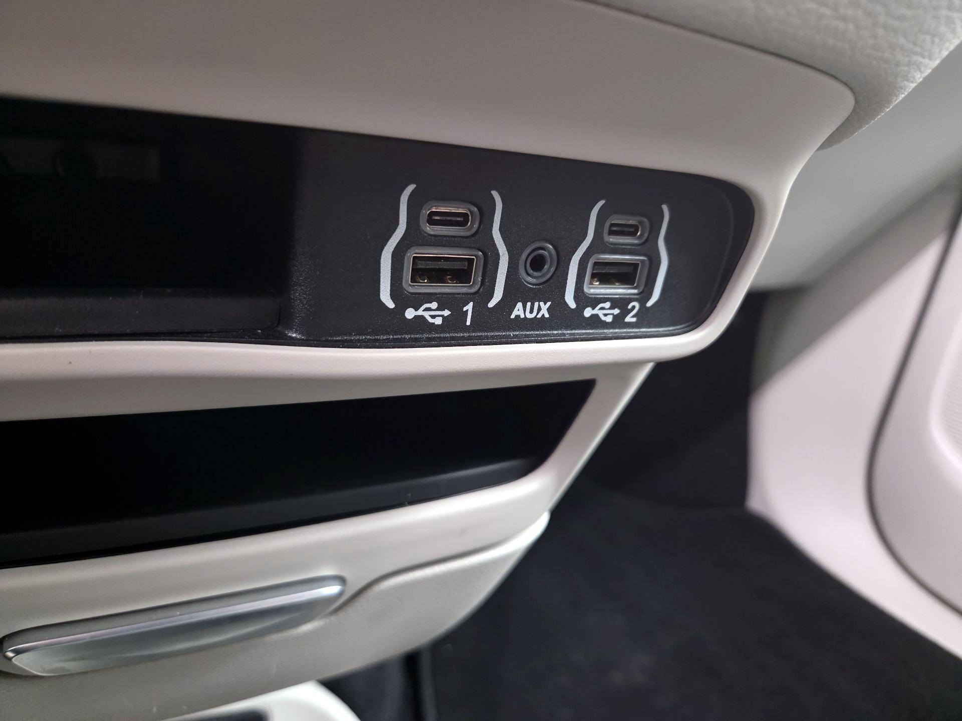 Thumbnail: 2023 Chrysler Pacifica - 18