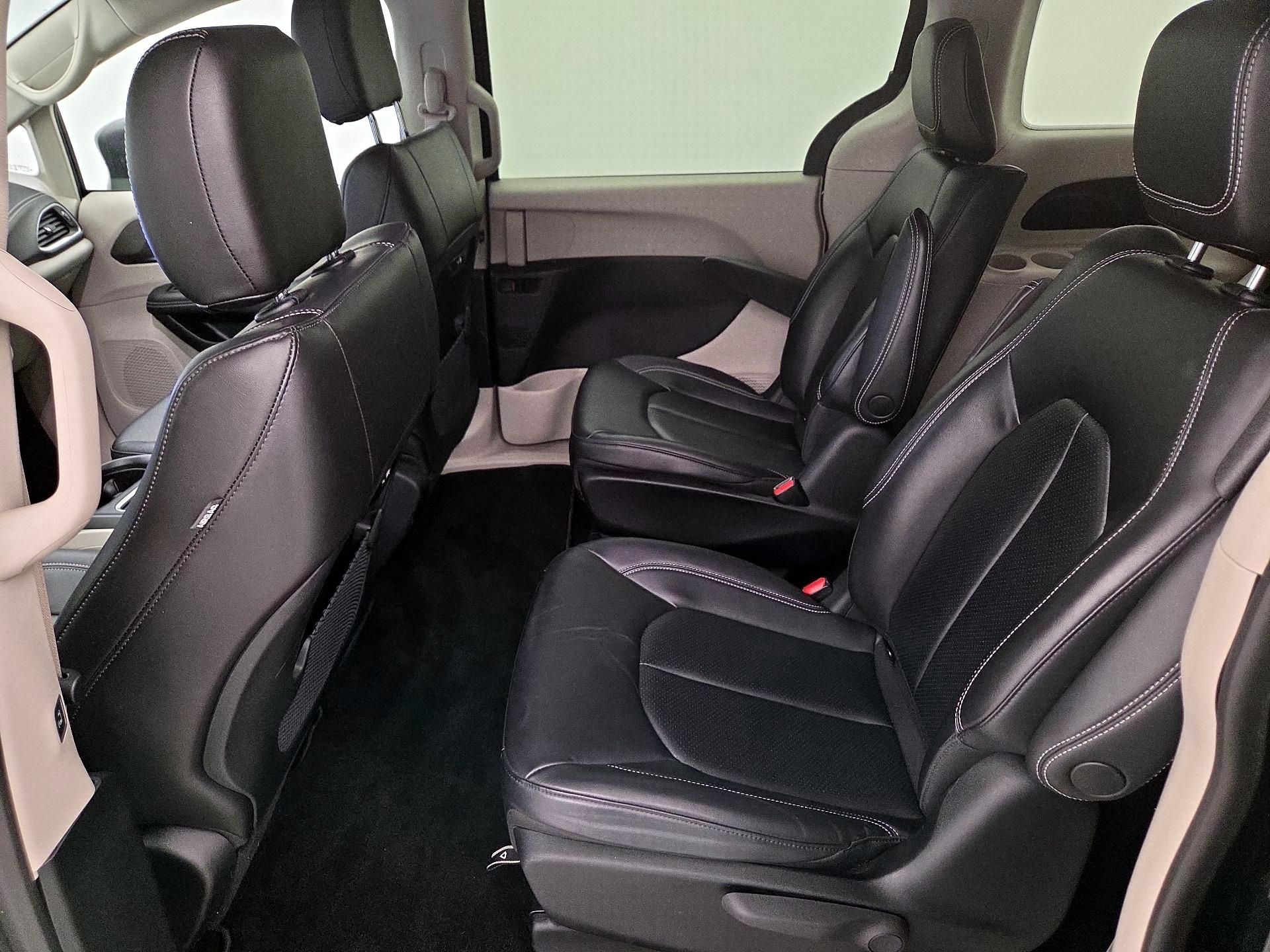 Thumbnail: 2023 Chrysler Pacifica - 19