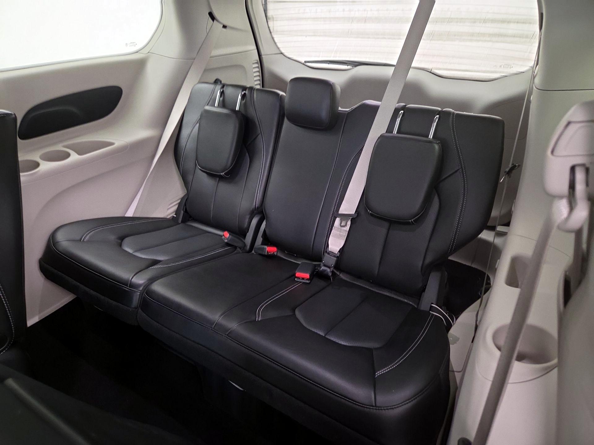 Thumbnail: 2023 Chrysler Pacifica - 20