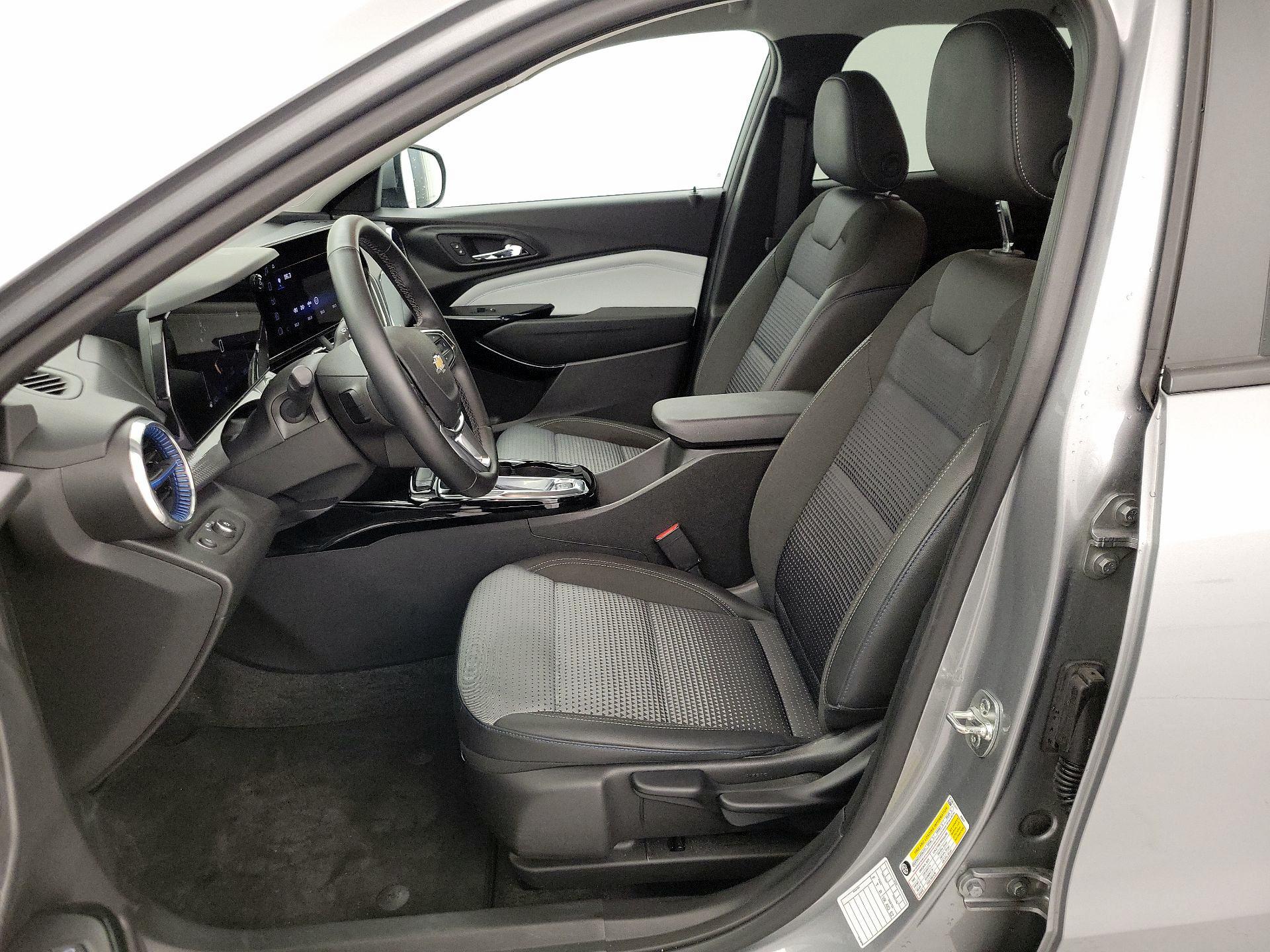 Thumbnail: 2025 Chevrolet Trax - 11