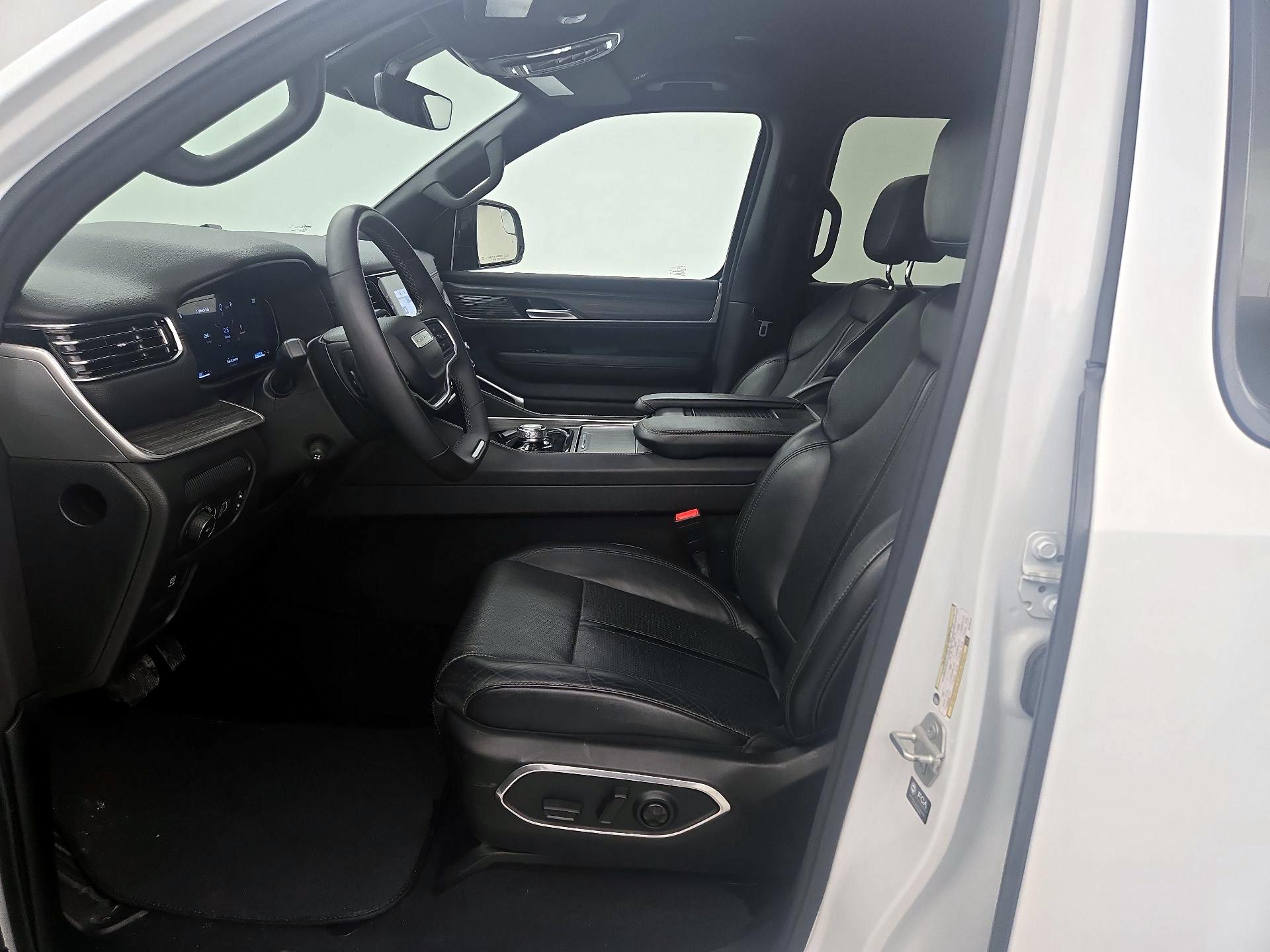 Thumbnail: 2024 Jeep Wagoneer - 11