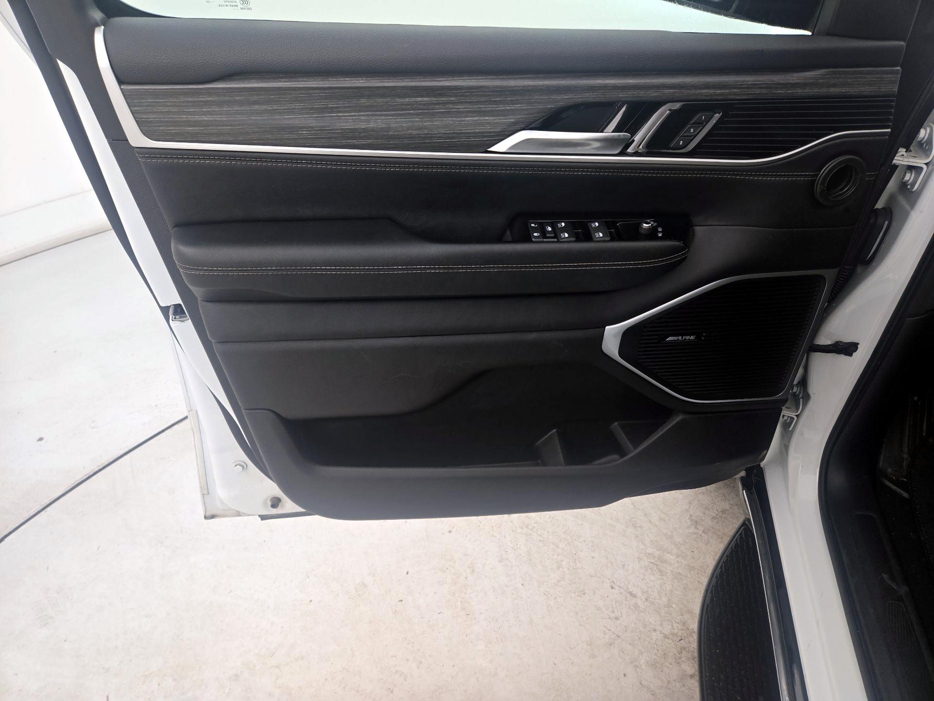 Thumbnail: 2024 Jeep Wagoneer - 12