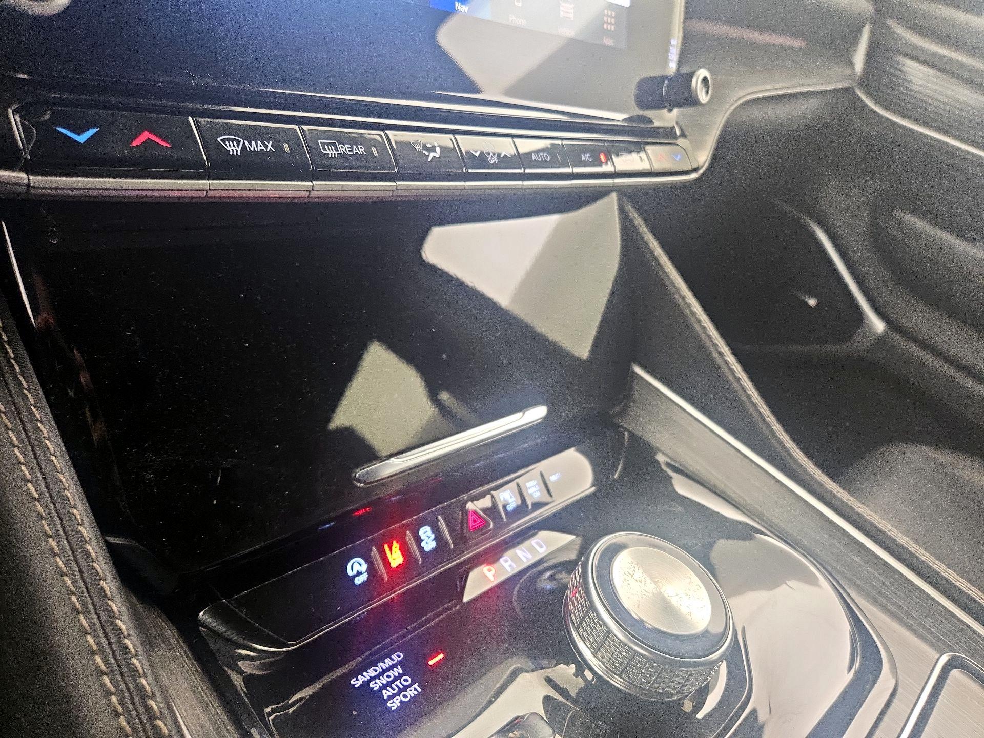 Thumbnail: 2024 Jeep Wagoneer - 17