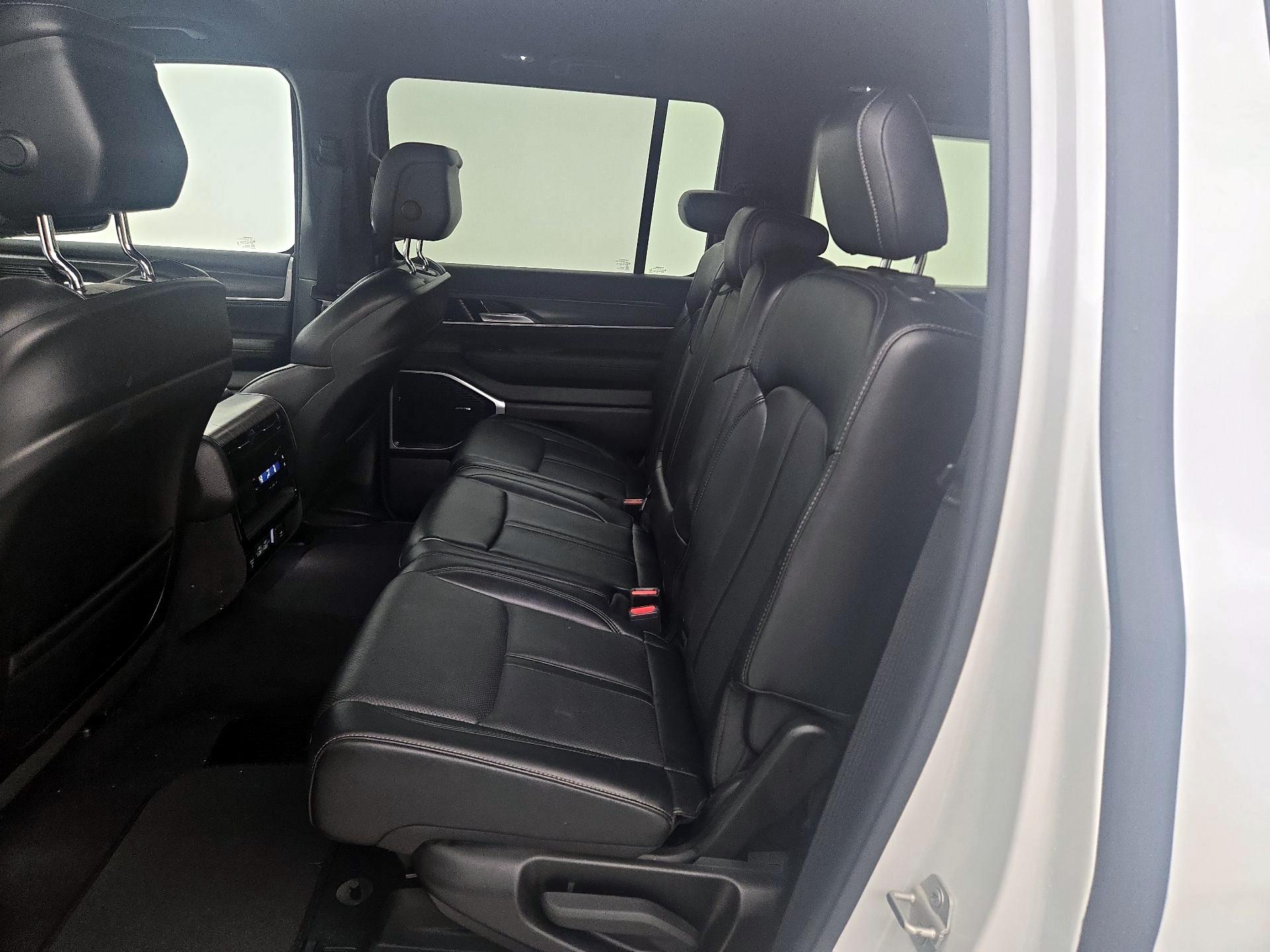 Thumbnail: 2024 Jeep Wagoneer - 20