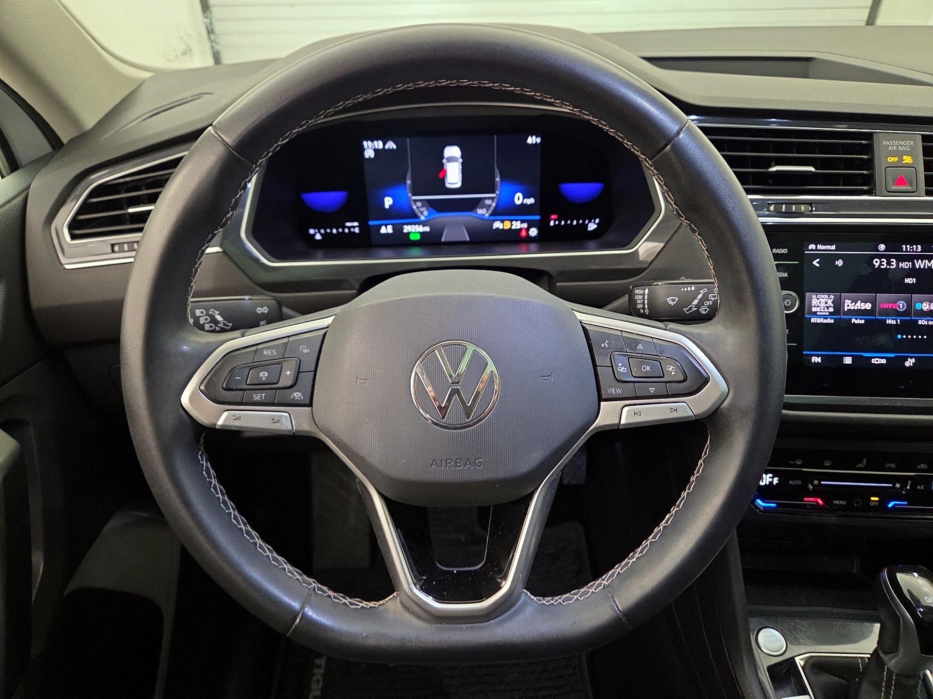 Thumbnail: 2023 Volkswagen Tiguan - 10