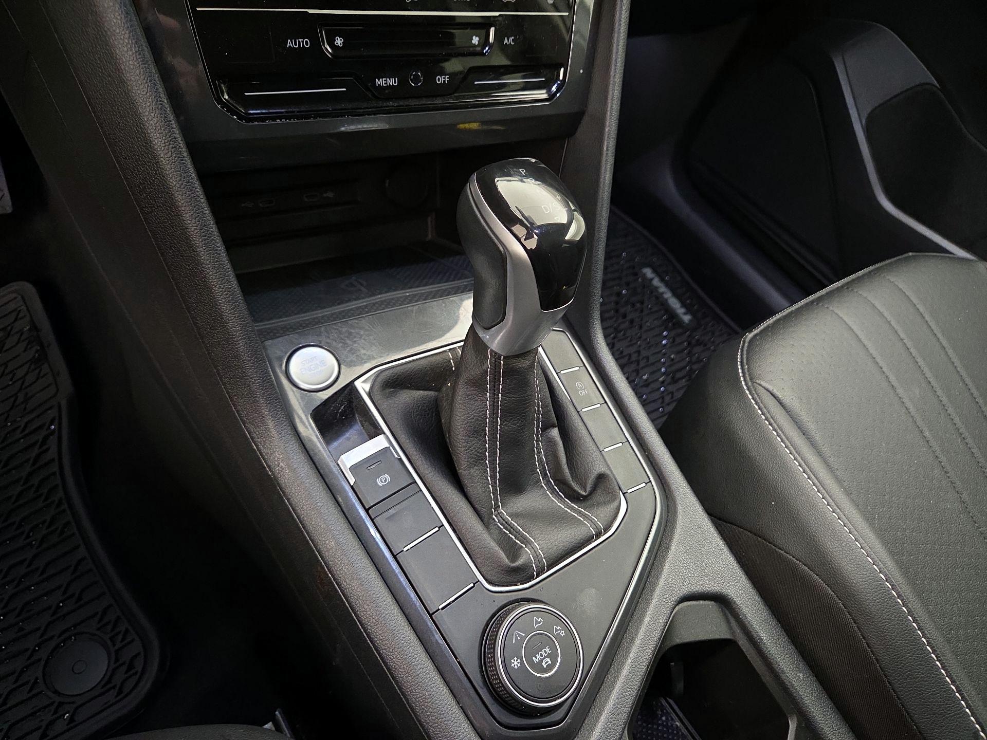 Thumbnail: 2023 Volkswagen Tiguan - 17