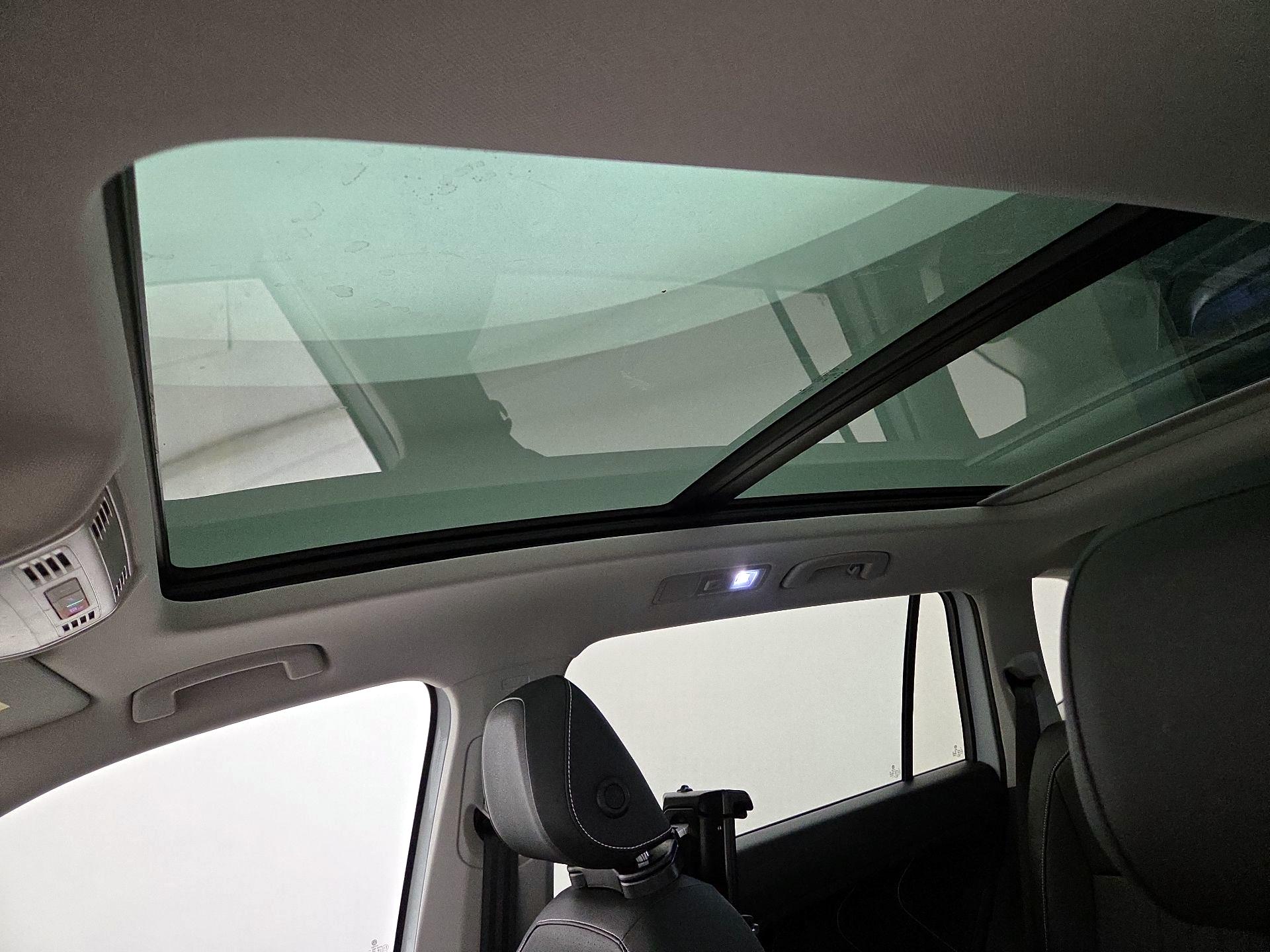 Thumbnail: 2023 Volkswagen Tiguan - 19