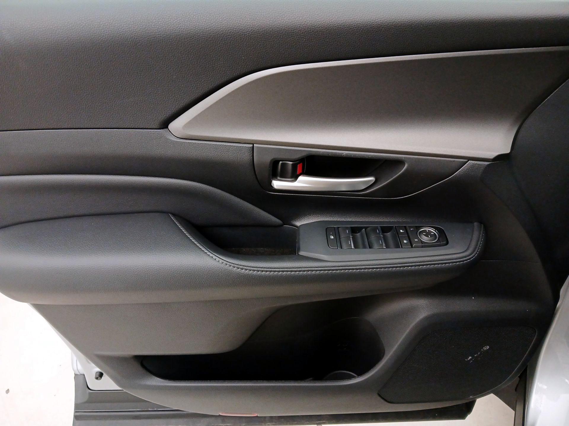 Thumbnail: 2025 Toyota Grand Highlander - 12