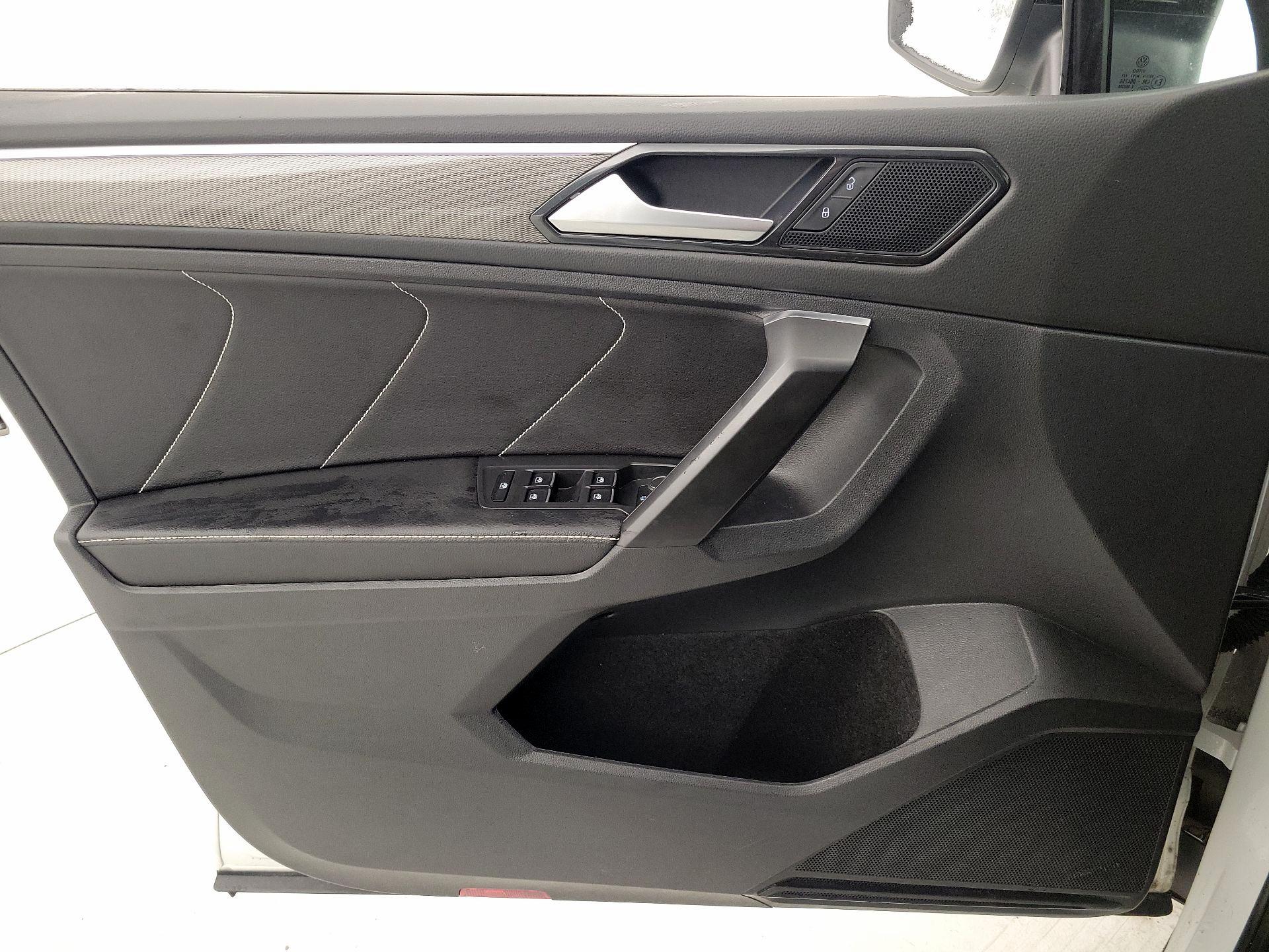 Thumbnail: 2023 Volkswagen Tiguan - 12