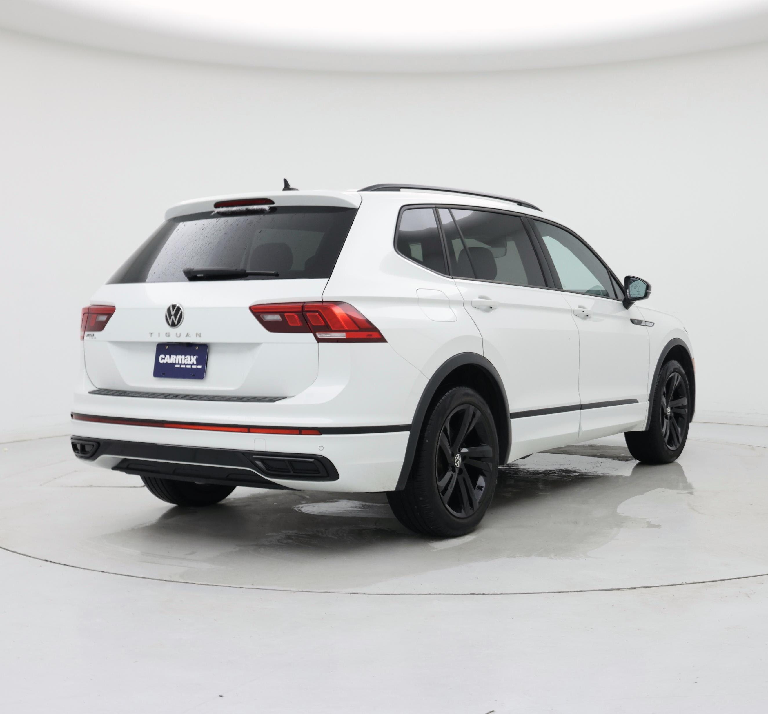 Thumbnail: 2023 Volkswagen Tiguan - 8