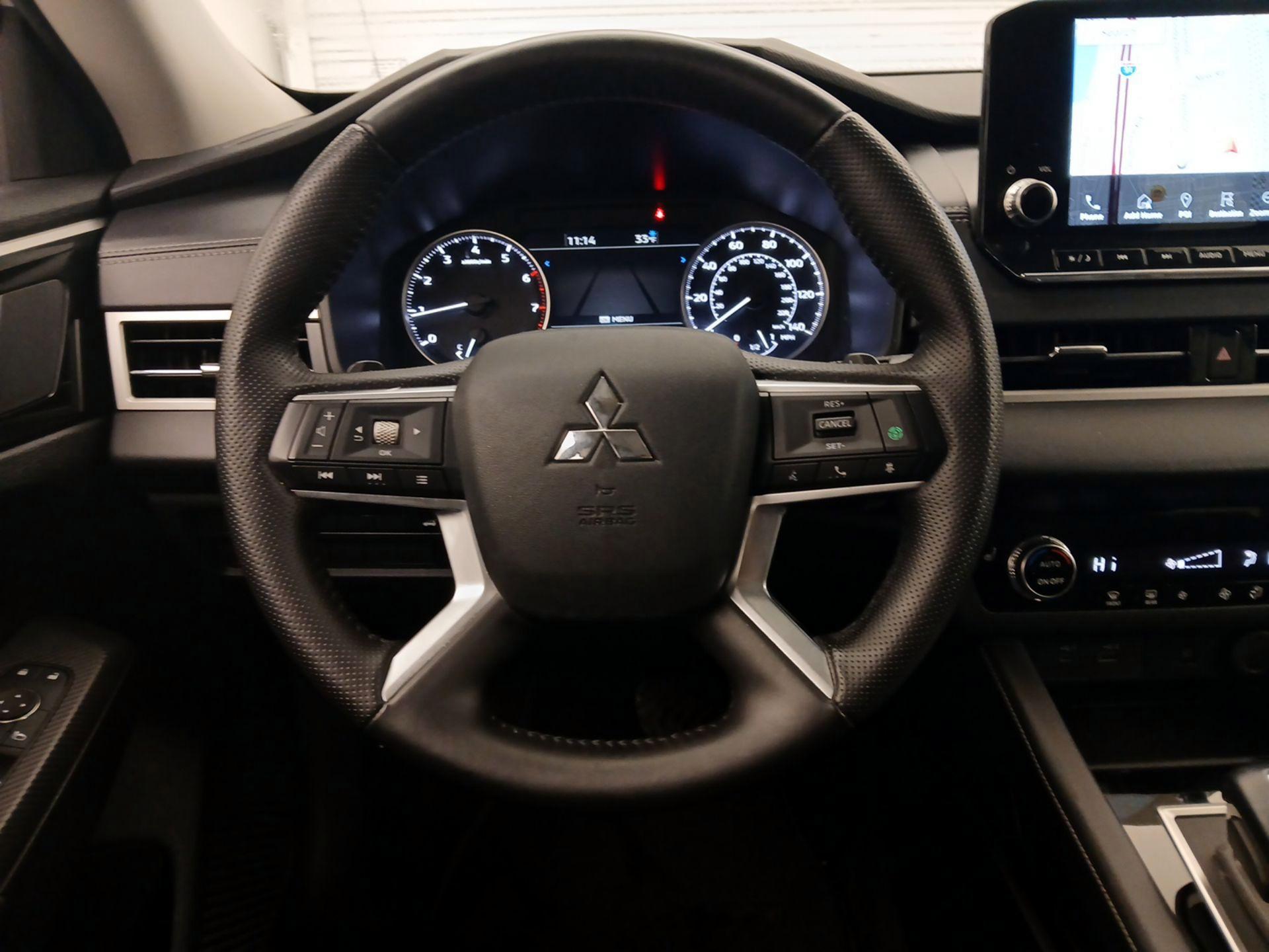 Thumbnail: 2024 Mitsubishi Outlander - 10