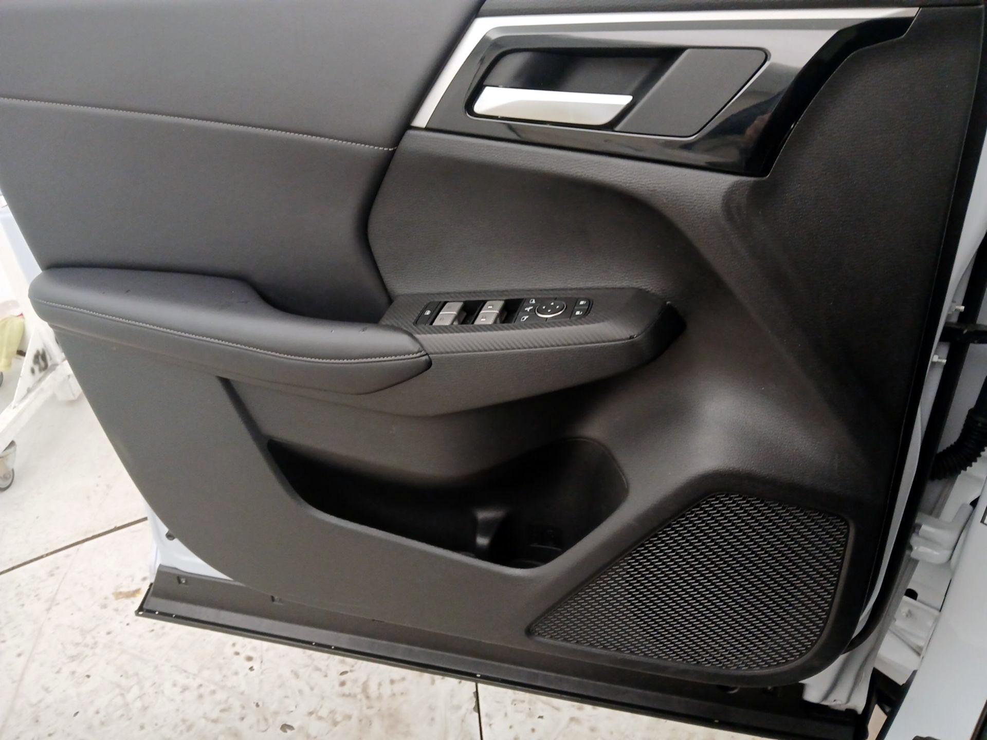 Thumbnail: 2024 Mitsubishi Outlander - 12