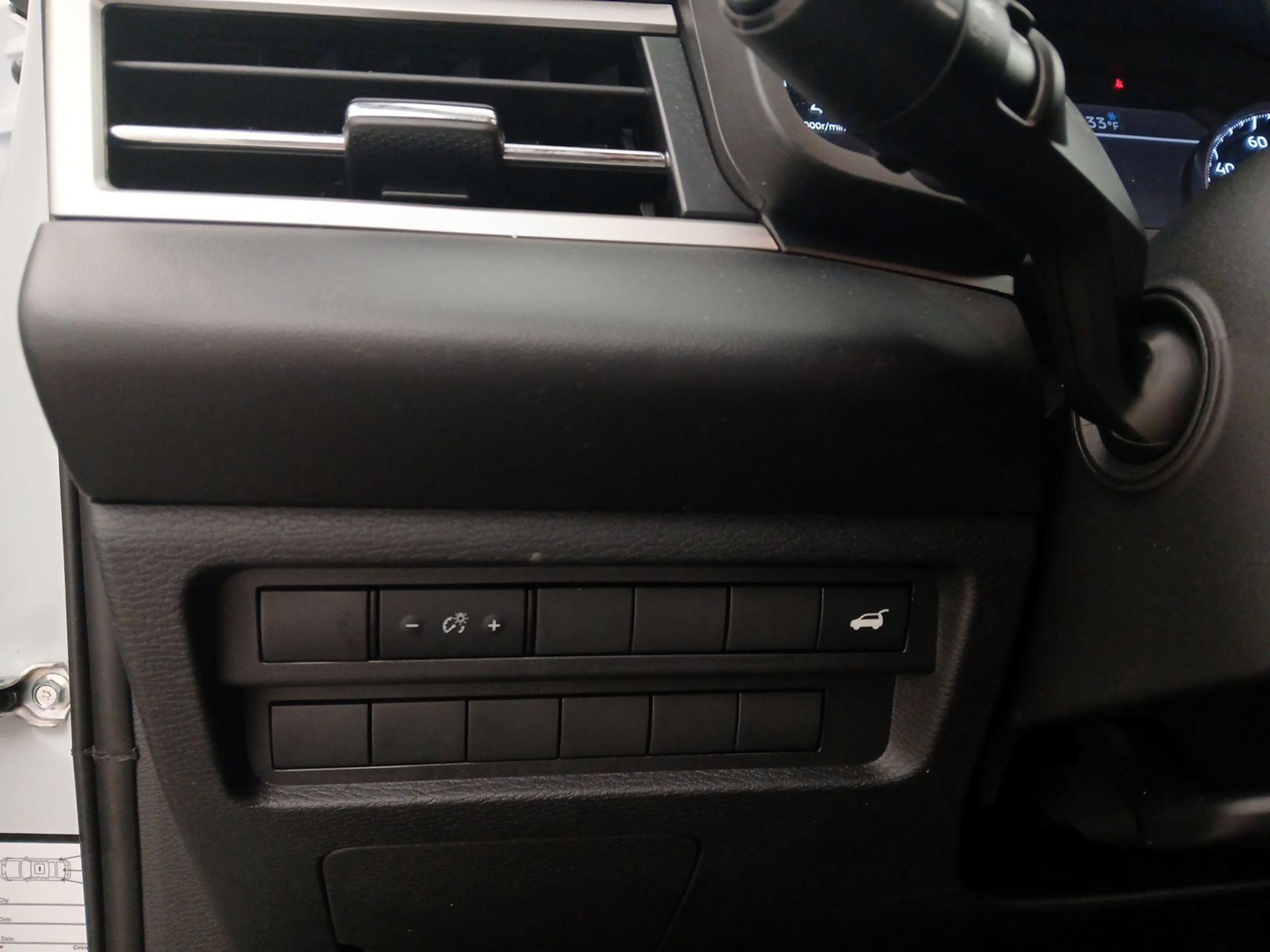 Thumbnail: 2024 Mitsubishi Outlander - 13