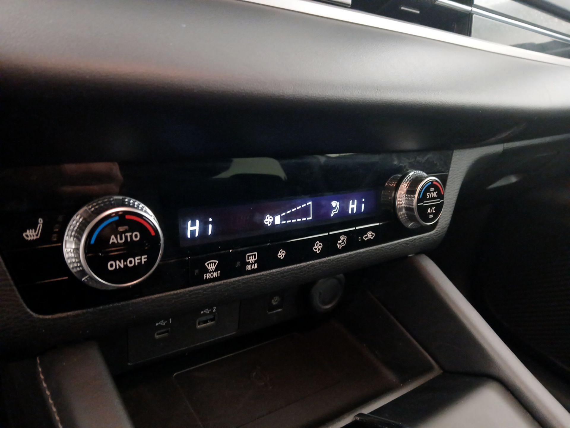 Thumbnail: 2024 Mitsubishi Outlander - 17