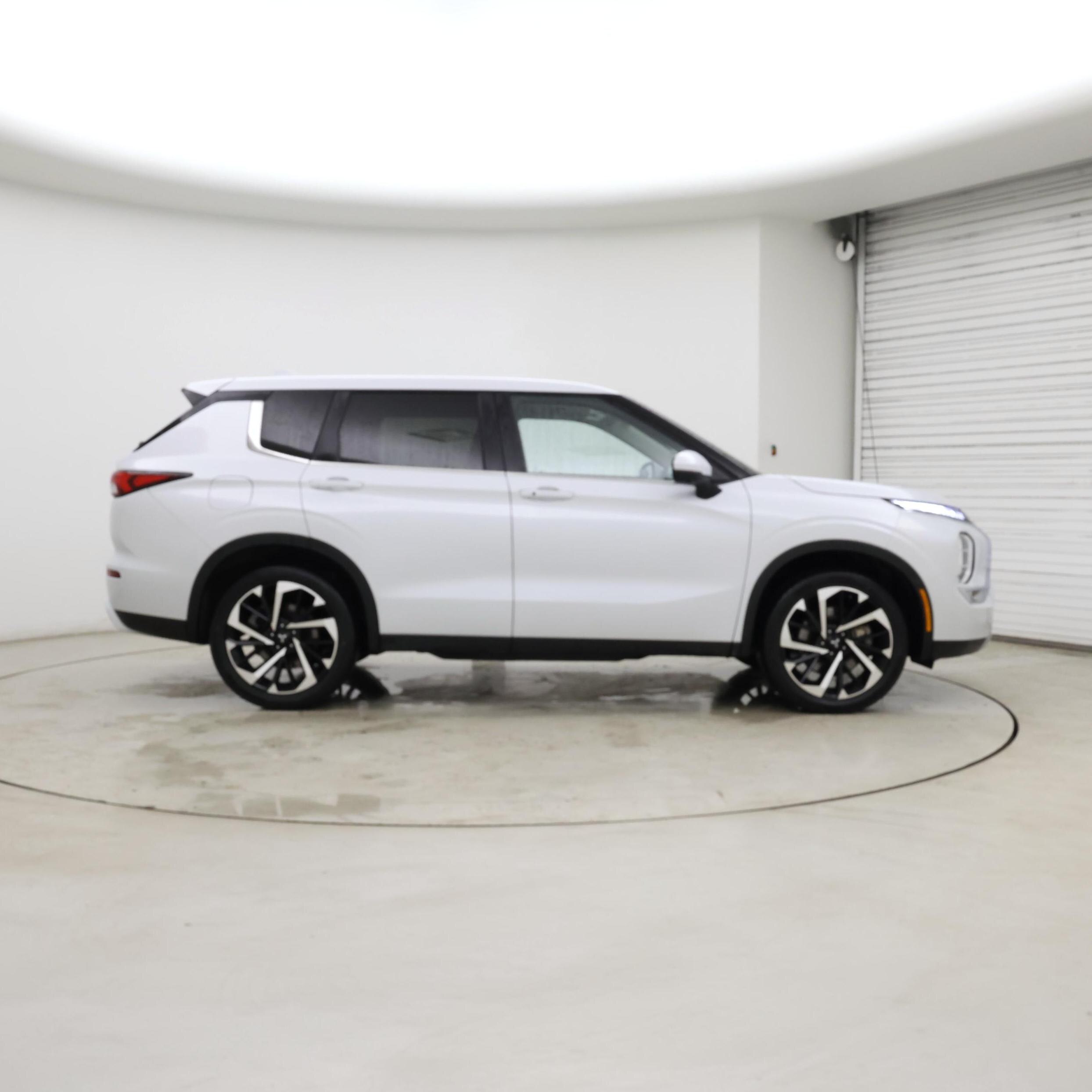 Thumbnail: 2024 Mitsubishi Outlander - 7