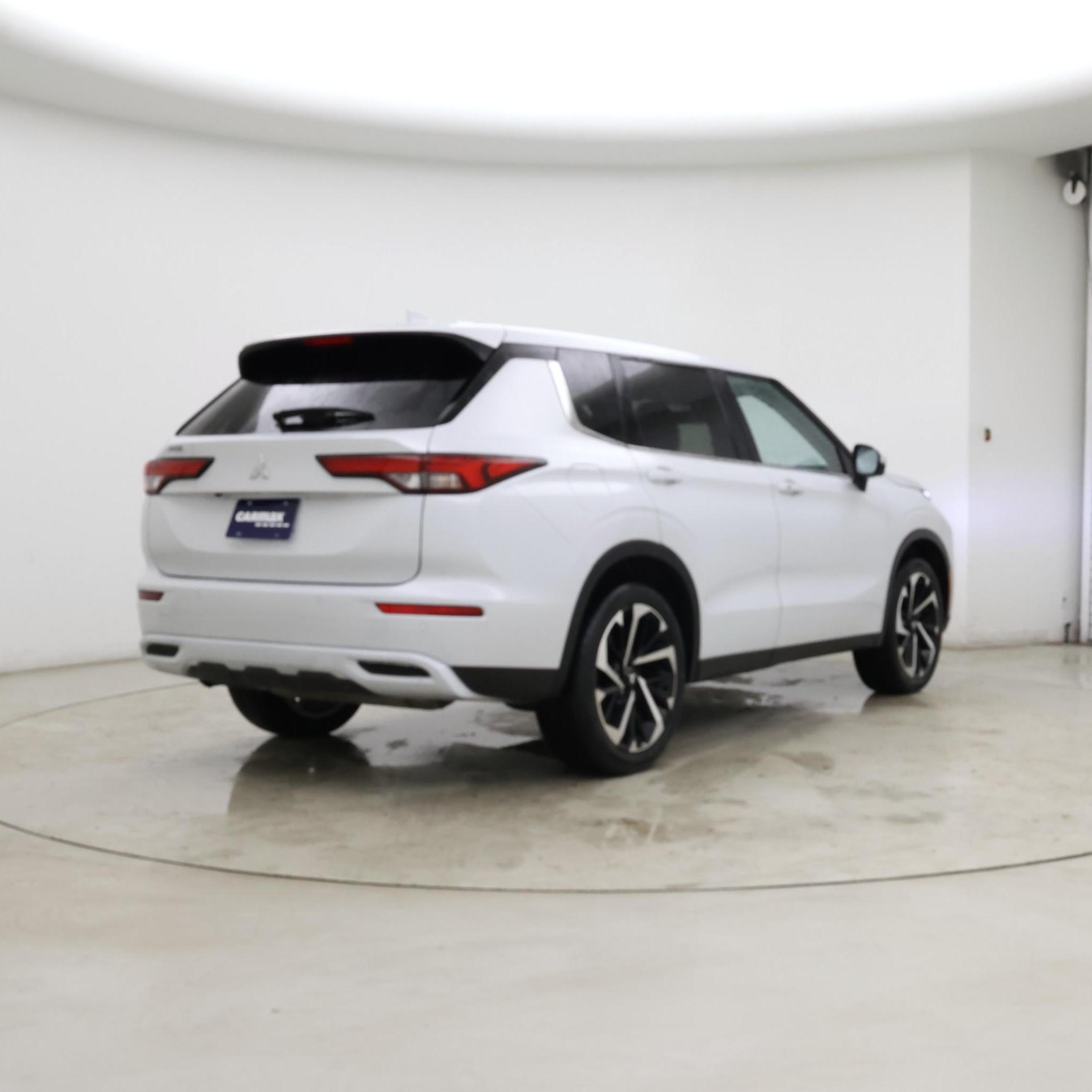 Thumbnail: 2024 Mitsubishi Outlander - 8