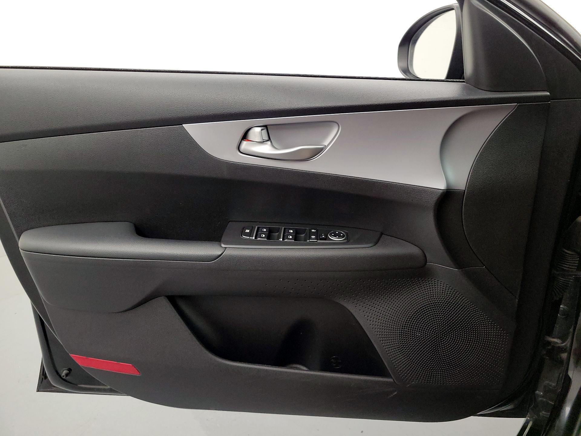 Thumbnail: 2023 Kia Forte - 12