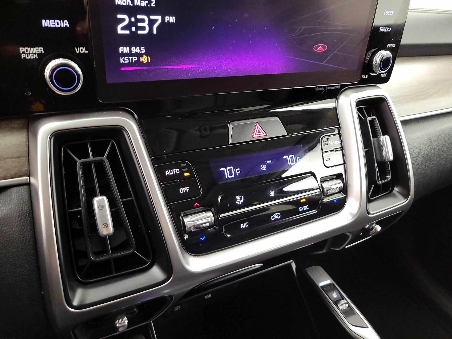 Thumbnail: 2022 Kia Sorento - 17