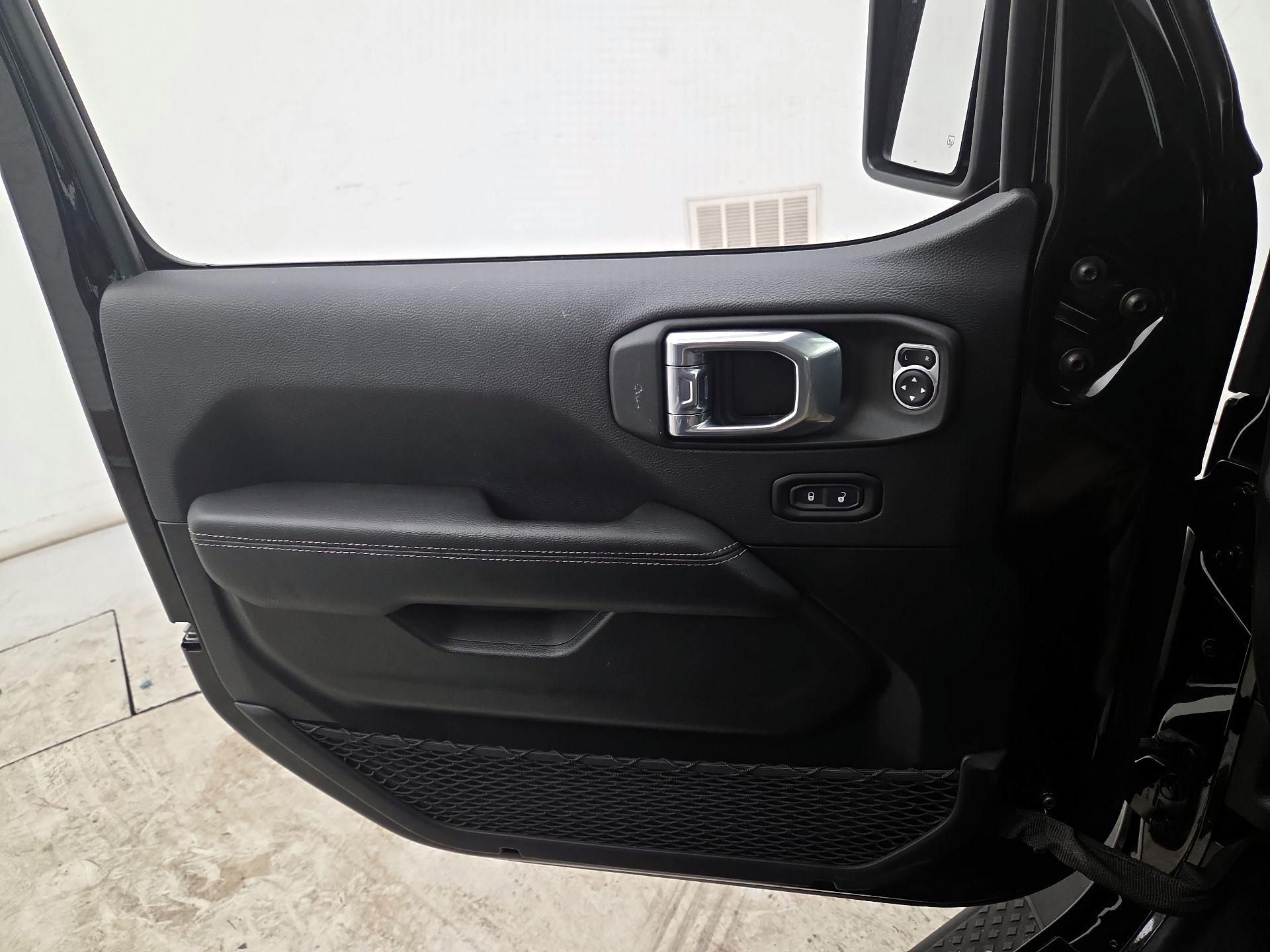 Thumbnail: 2021 Jeep Gladiator - 12