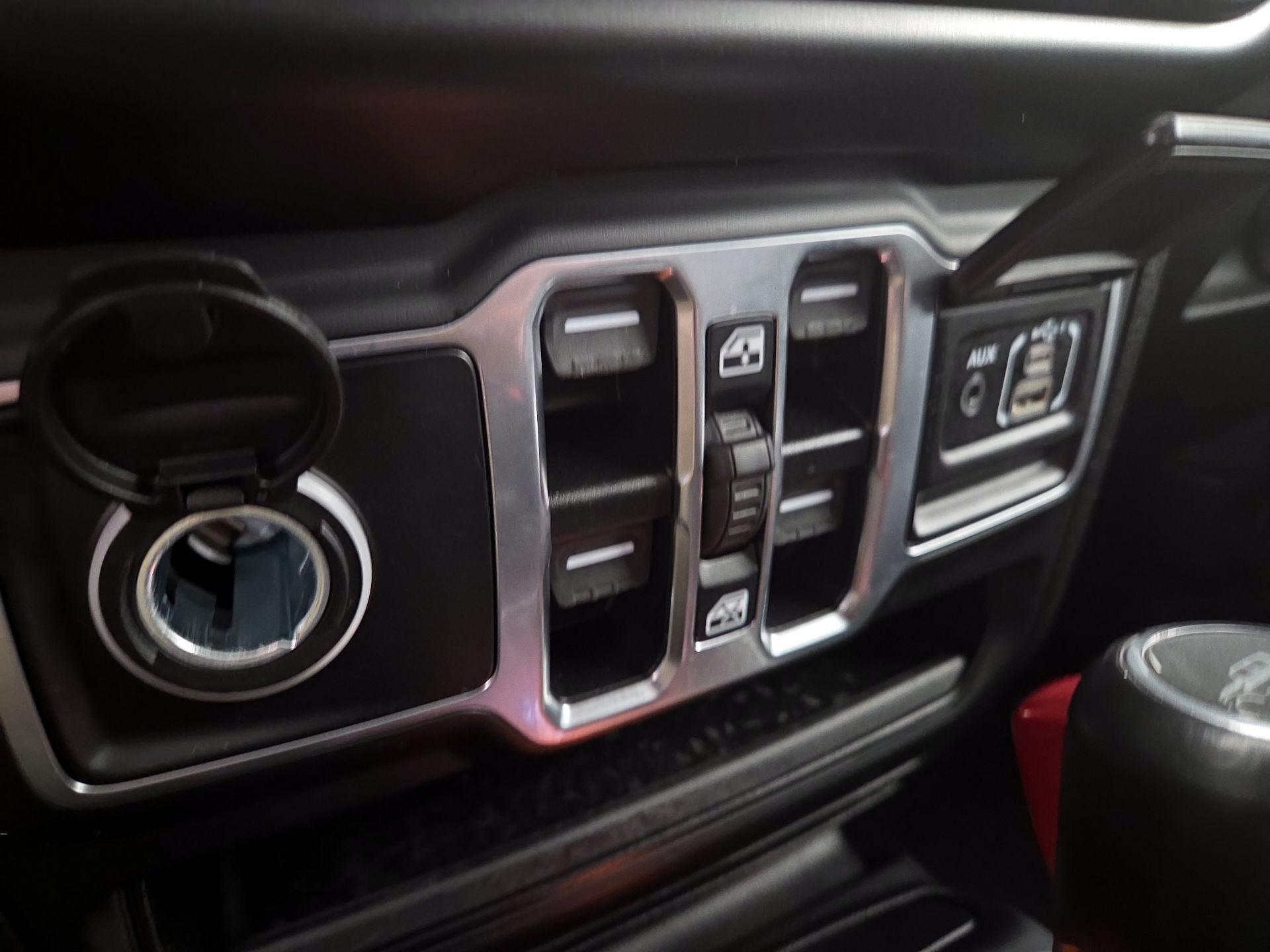 Thumbnail: 2021 Jeep Gladiator - 18