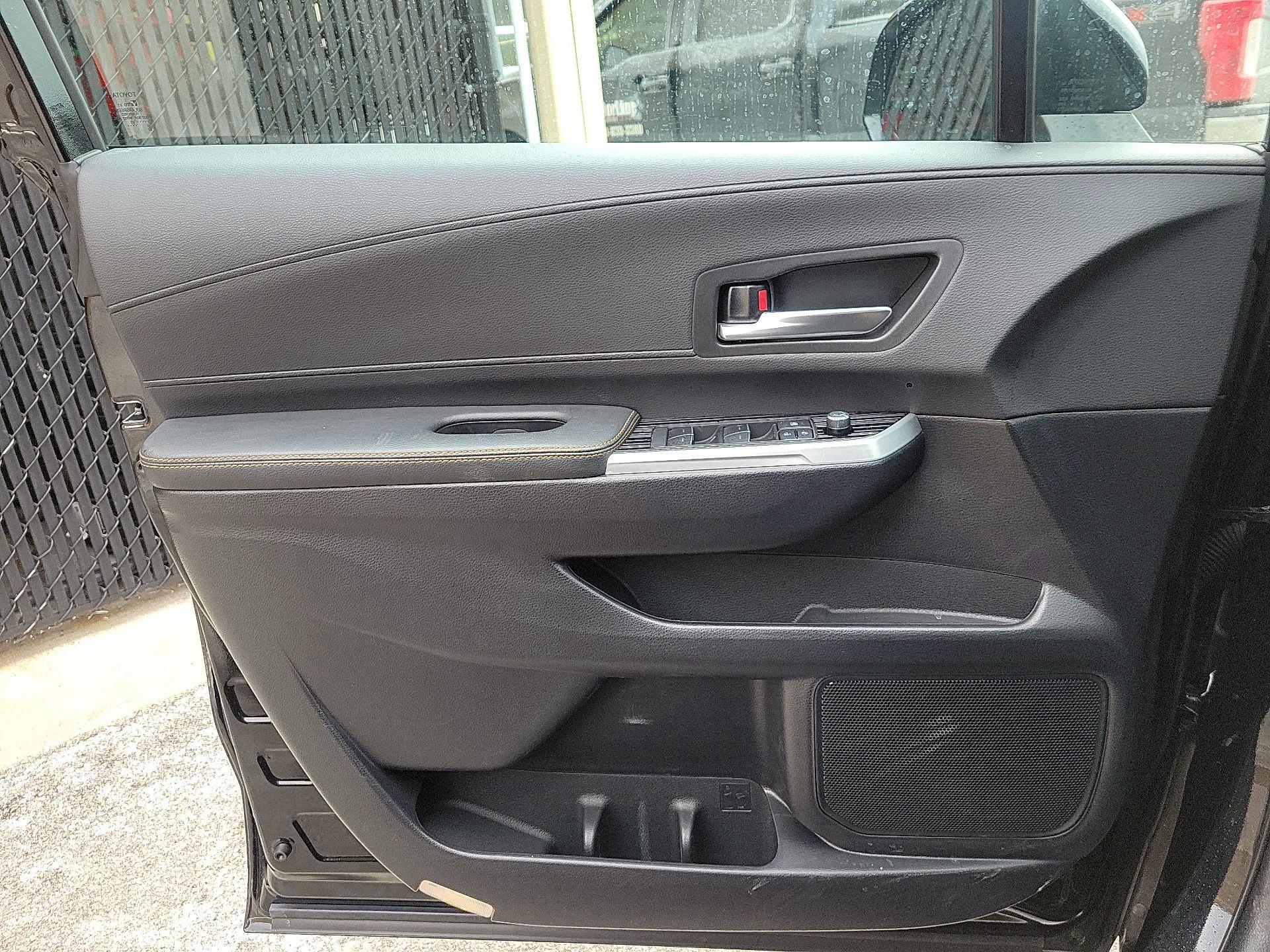 Thumbnail: 2025 Toyota Sienna - 10