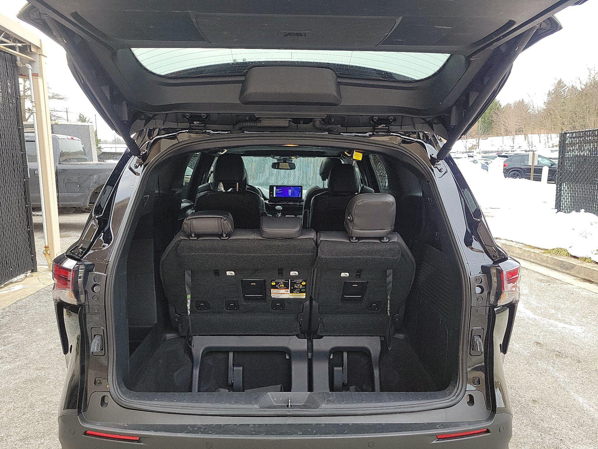 Thumbnail: 2025 Toyota Sienna - 19