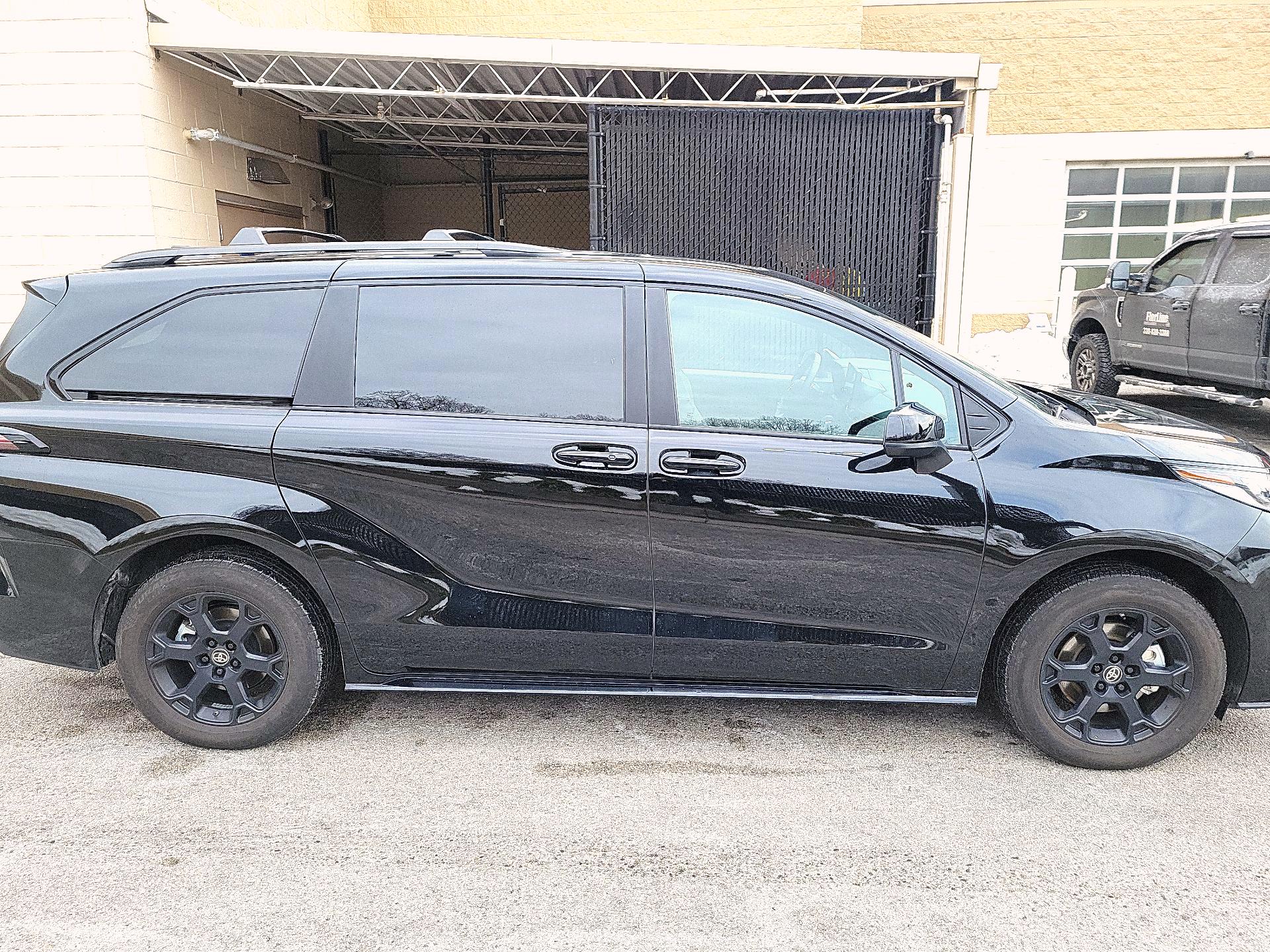 Thumbnail: 2025 Toyota Sienna - 4