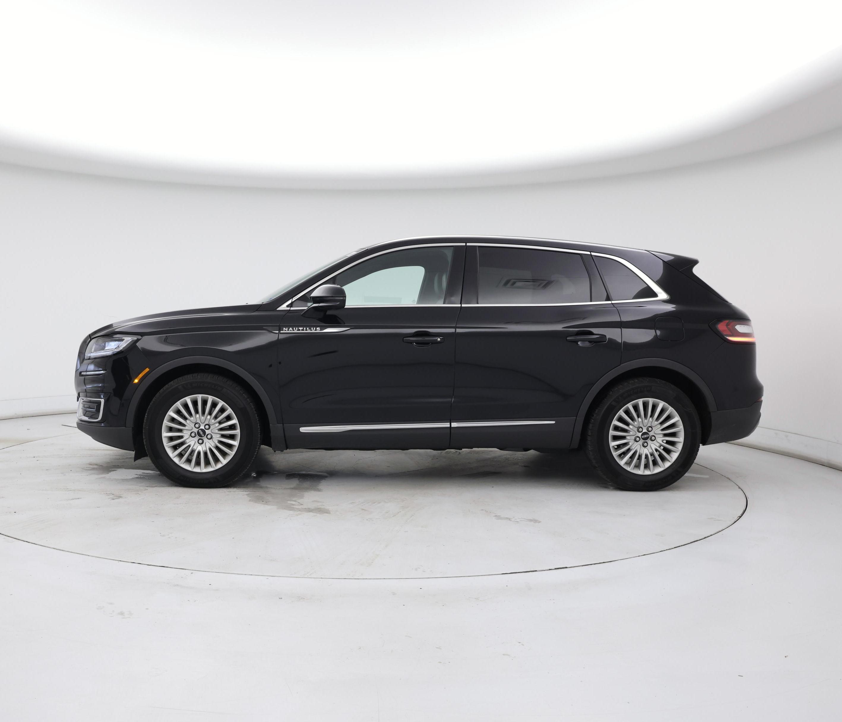 Thumbnail: 2019 Lincoln Nautilus - 3