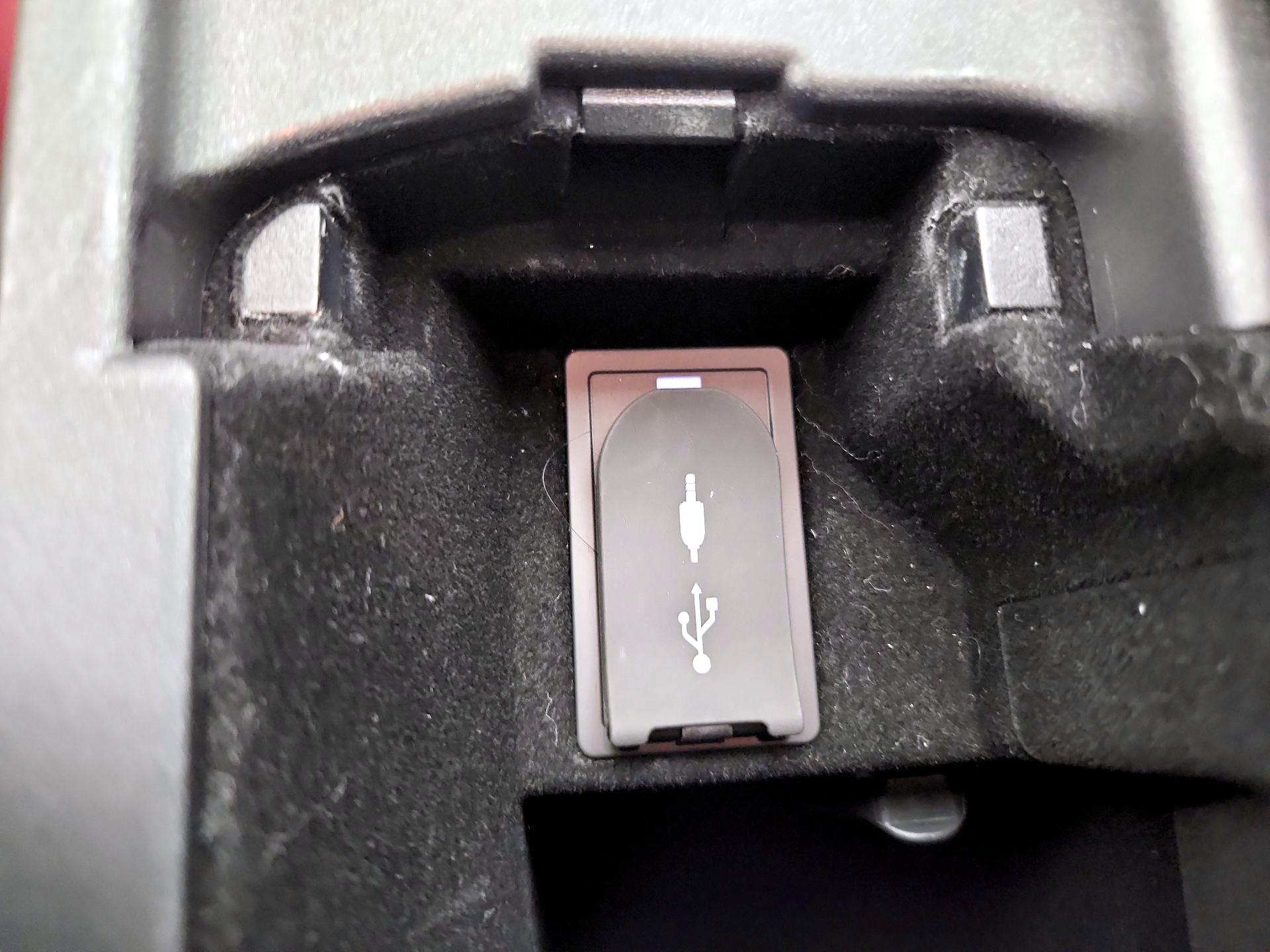 Thumbnail: 2019 Lexus IS - 18