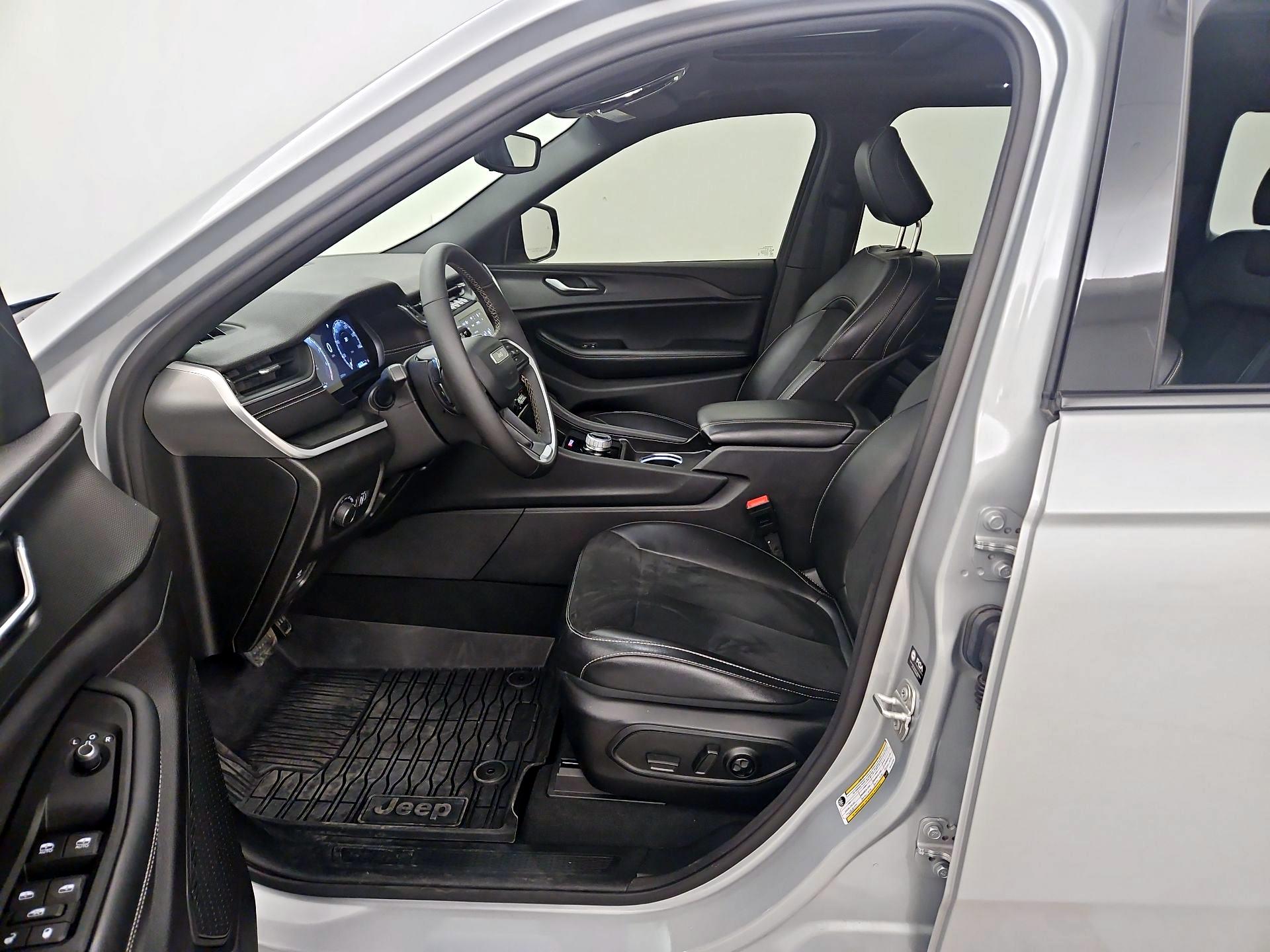 Thumbnail: 2024 Jeep Grand Cherokee - 11