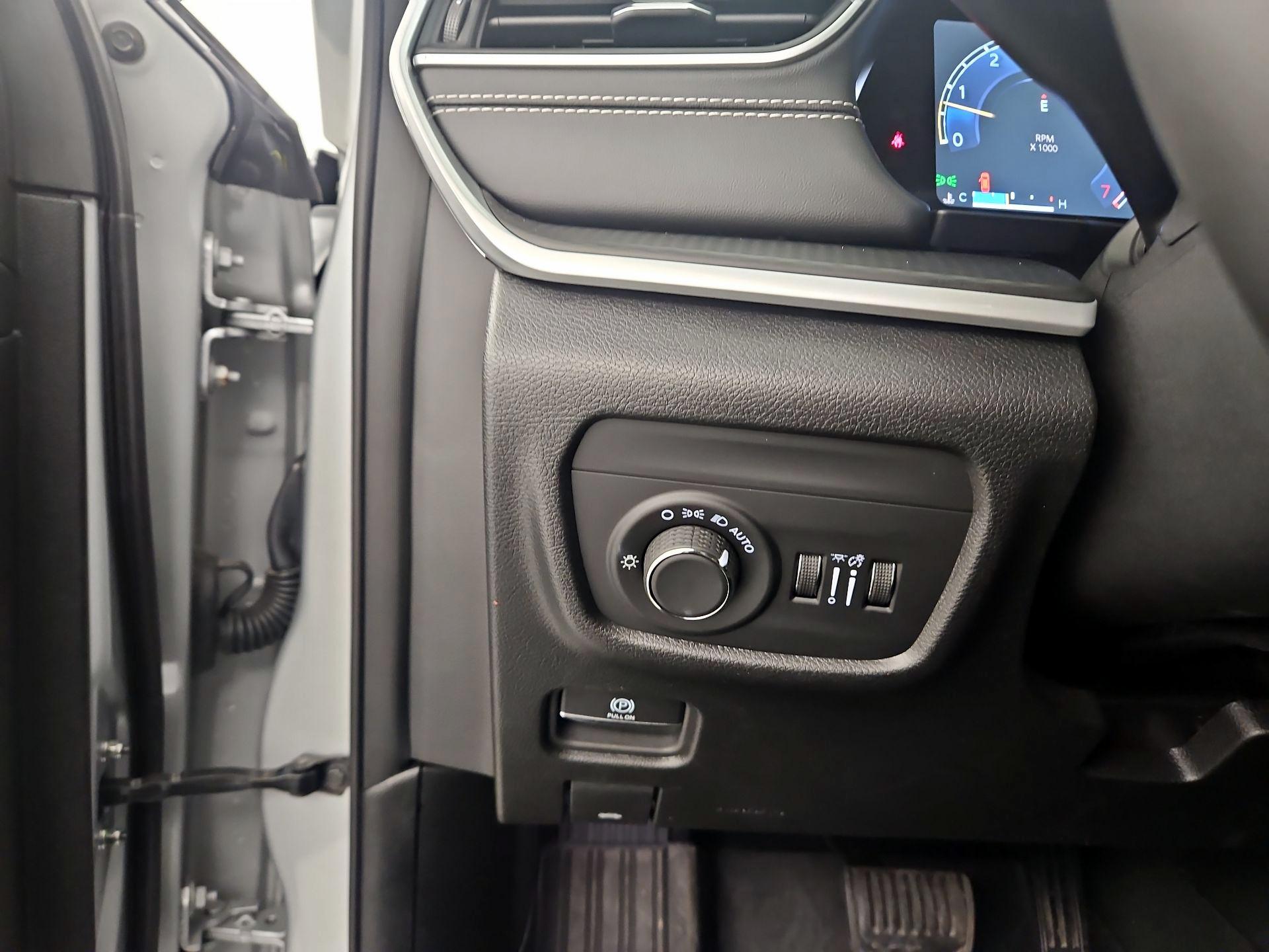 Thumbnail: 2024 Jeep Grand Cherokee - 13